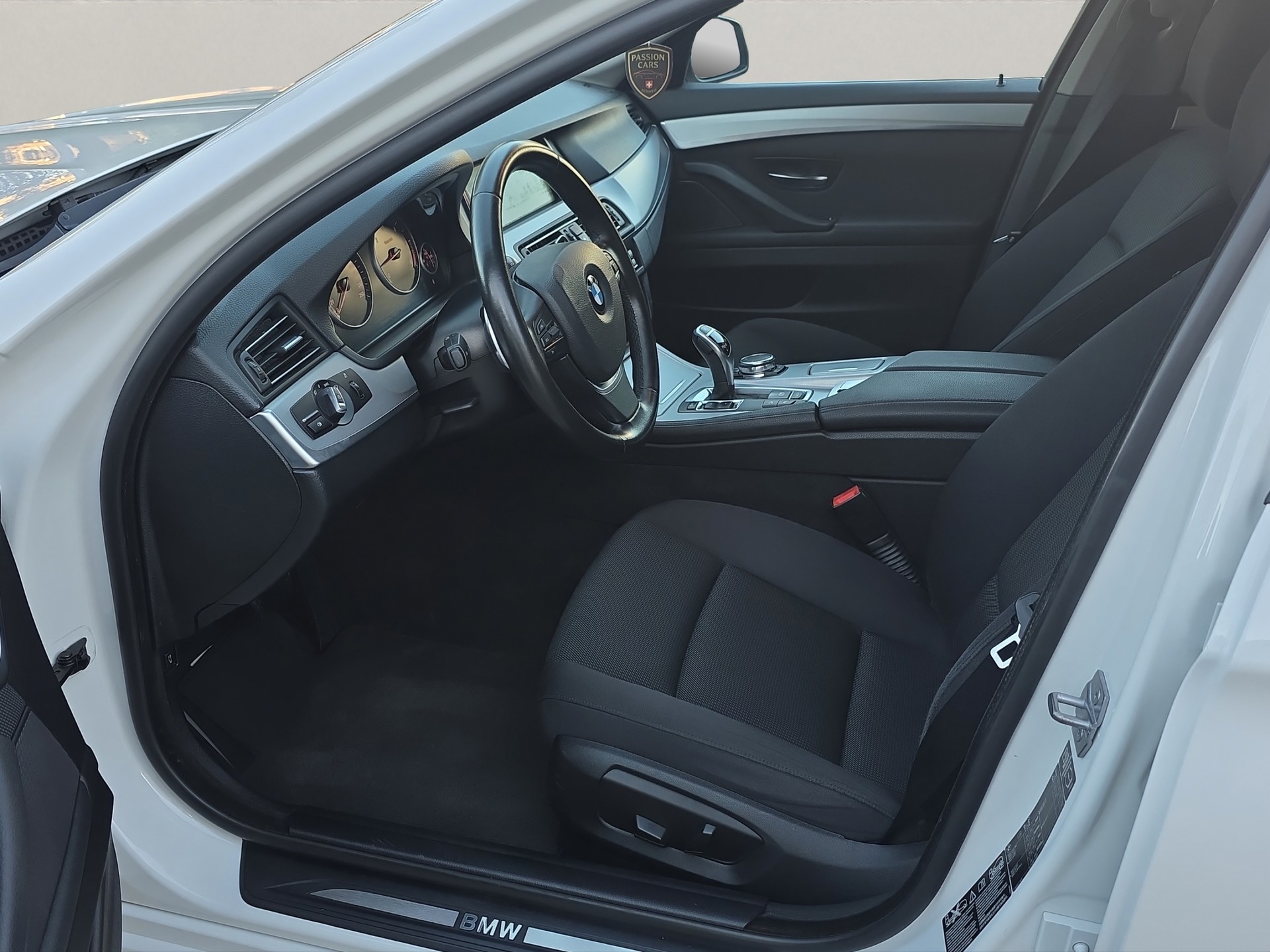 BMW 530d xDrive Steptronic-image-8