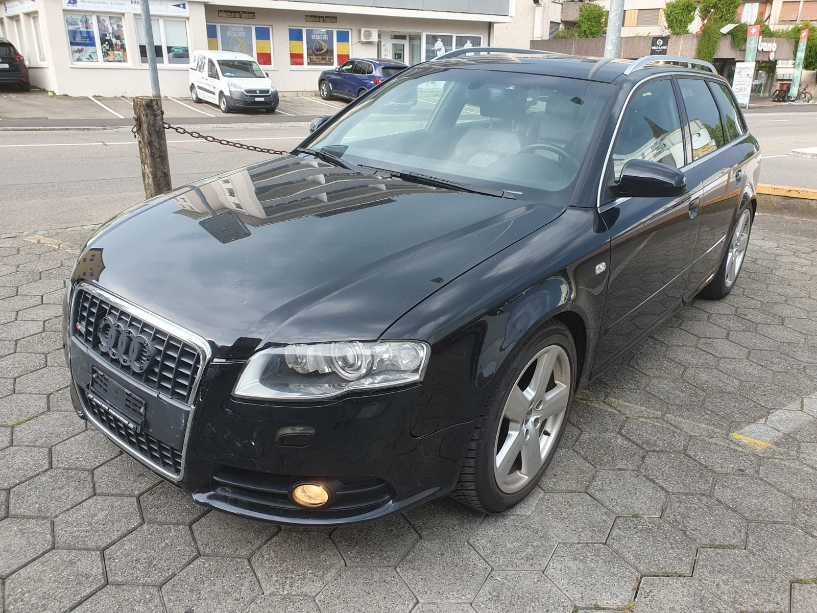 AUDI A4 Avant 3.2 FSI quattro-showroom-element-2