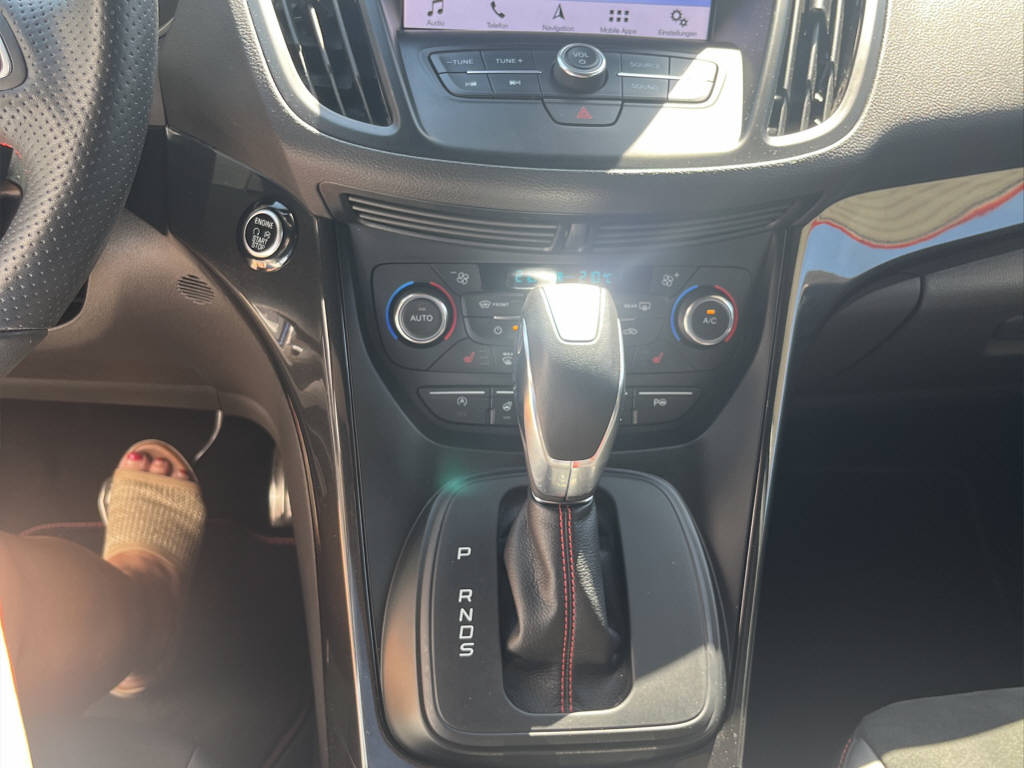 FORD Kuga 2.0 TDCi 150 ST-Line FPS-image-11
