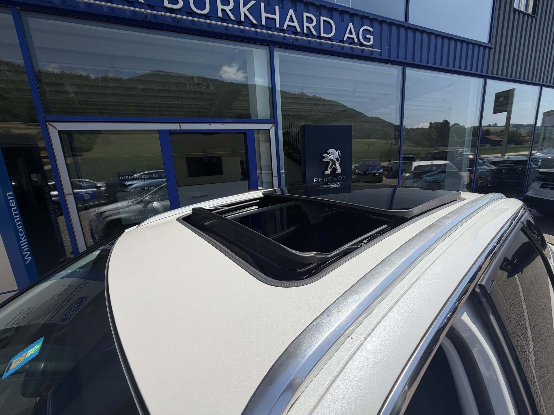 PEUGEOT 3008 1.5 BlueHDi Allure/ LED, Schiebedach, el. Heckklappe-image-13