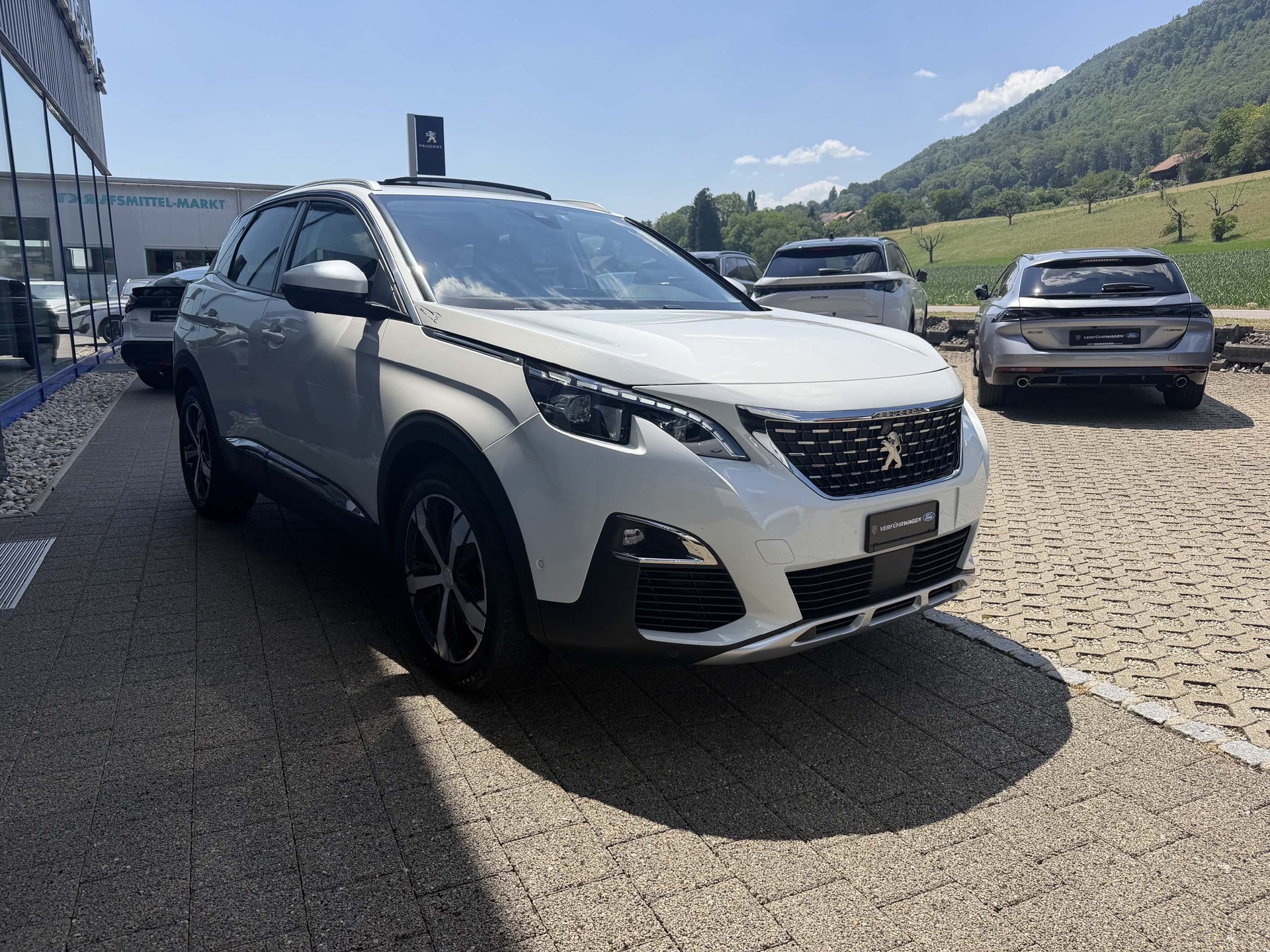 PEUGEOT 3008 1.5 BlueHDi Allure/ LED, Schiebedach, el. Heckklappe-showroom-element-2