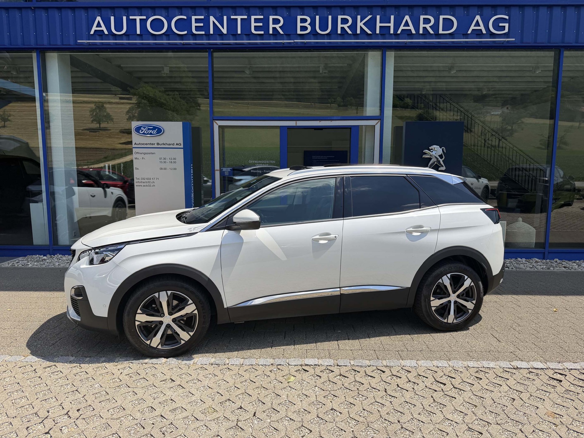 PEUGEOT 3008 1.5 BlueHDi Allure/ LED, Schiebedach, el. Heckklappe