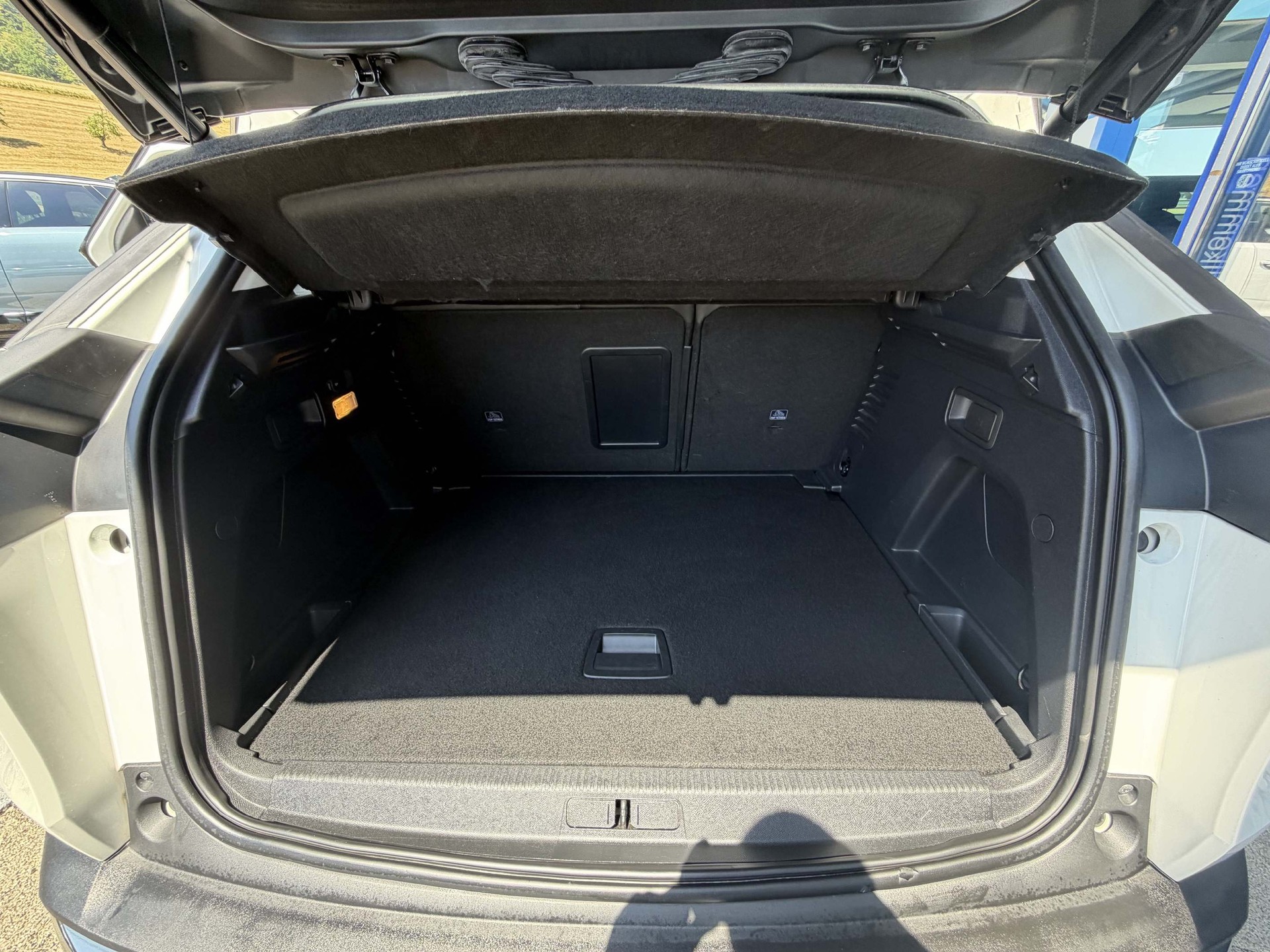 PEUGEOT 3008 1.5 BlueHDi Allure/ LED, Schiebedach, el. Heckklappe-image-14