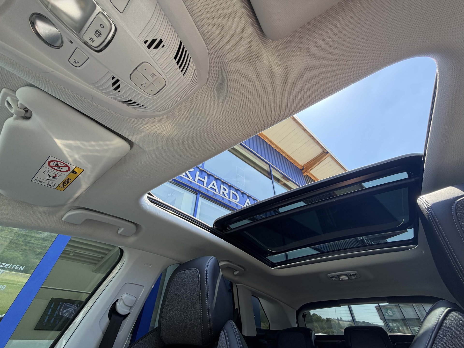 PEUGEOT 3008 1.5 BlueHDi Allure/ LED, Schiebedach, el. Heckklappe-image-12