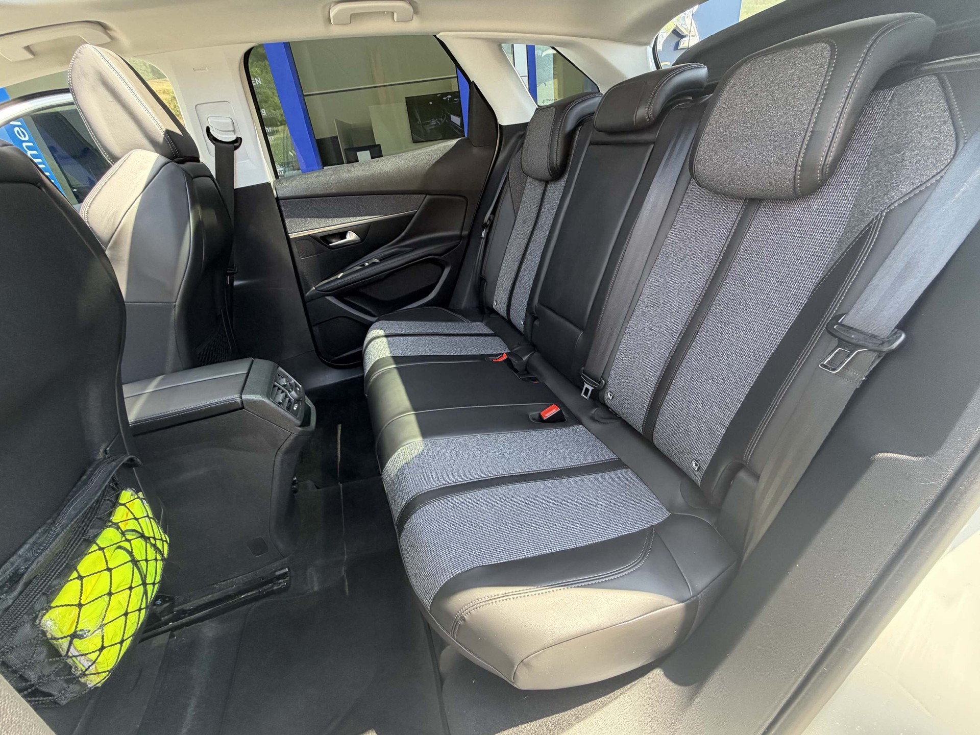 PEUGEOT 3008 1.5 BlueHDi Allure/ LED, Schiebedach, el. Heckklappe-image-7