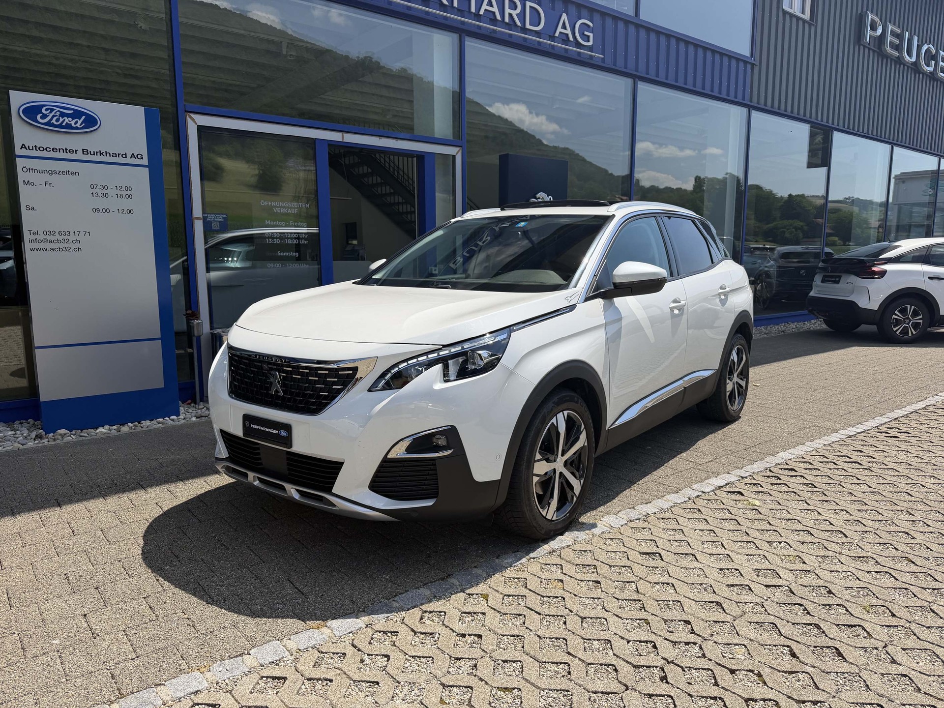 PEUGEOT 3008 1.5 BlueHDi Allure/ LED, Schiebedach, el. Heckklappe-showroom-element-1