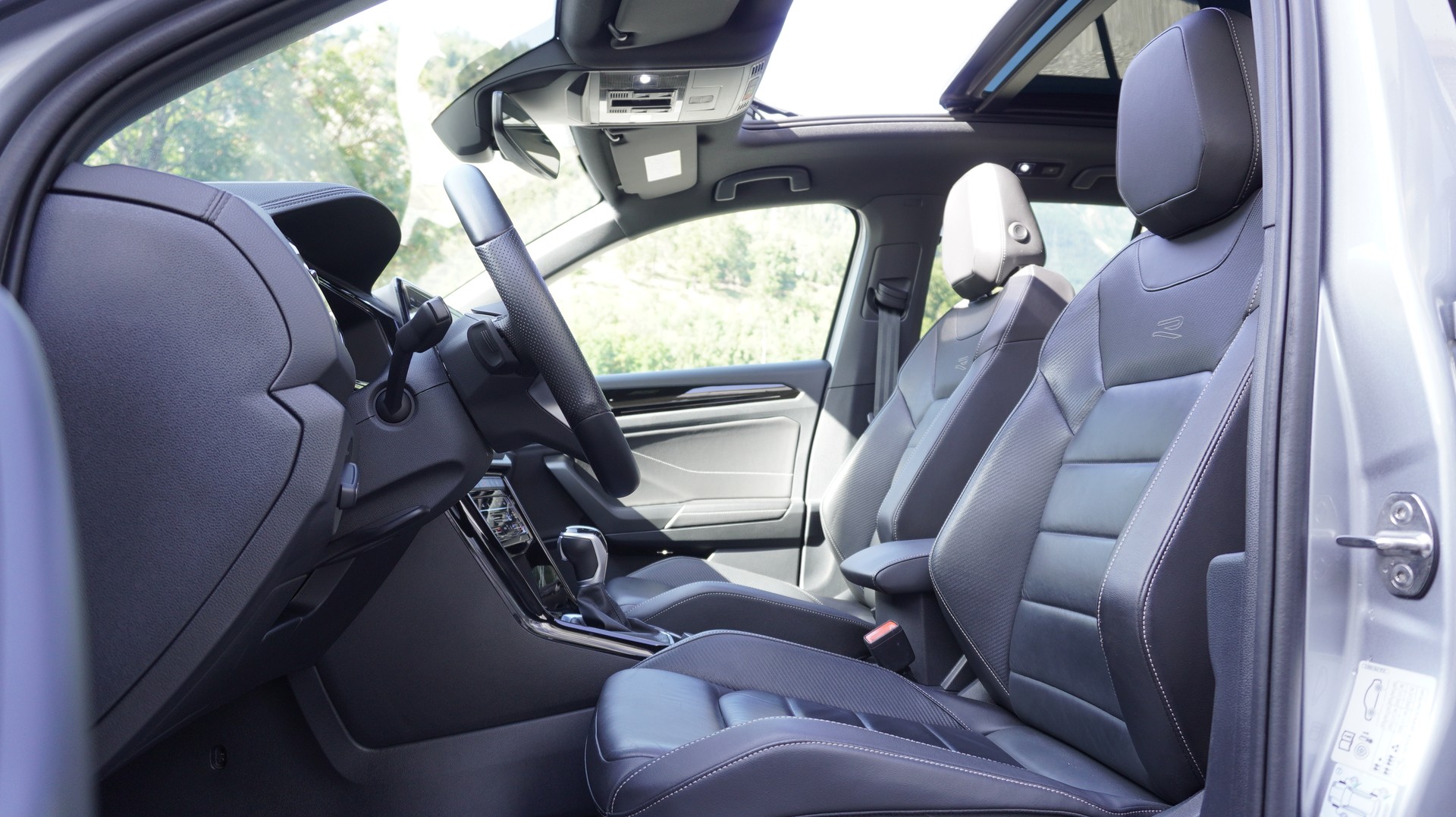 VW T-Roc 2.0 TSI R-Line DSG 4Motion-showroom-element-3