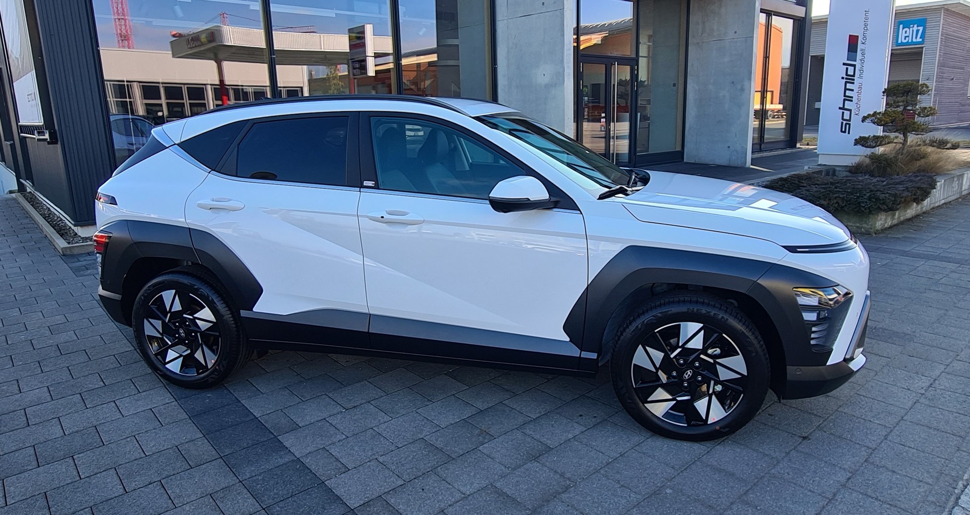 HYUNDAI Kona 1.6 GDi HEV Amplia DCT-showroom-element-2