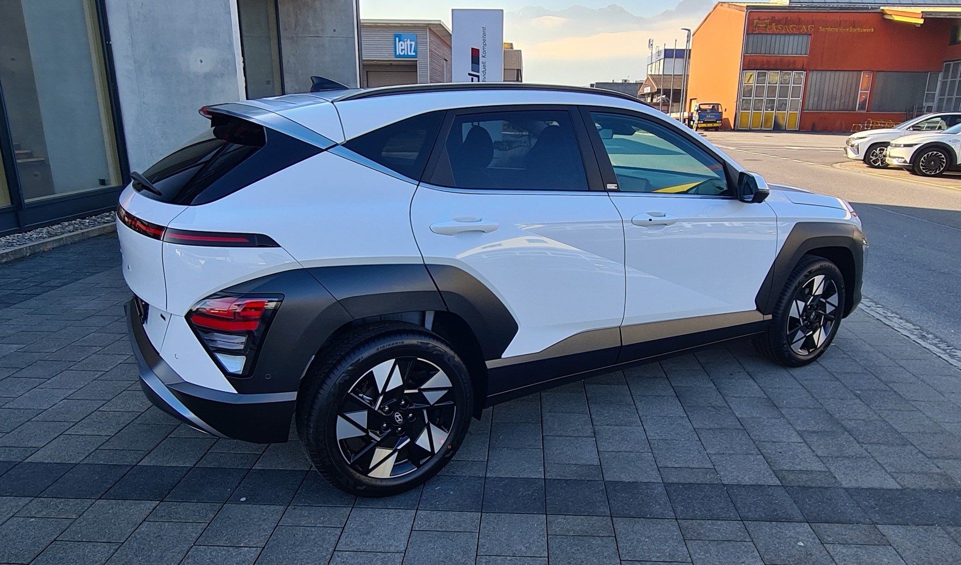 HYUNDAI Kona 1.6 GDi HEV Amplia DCT-showroom-element-3