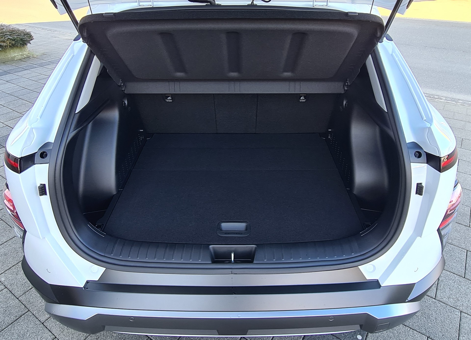 HYUNDAI Kona 1.6 GDi HEV Amplia DCT-image-11