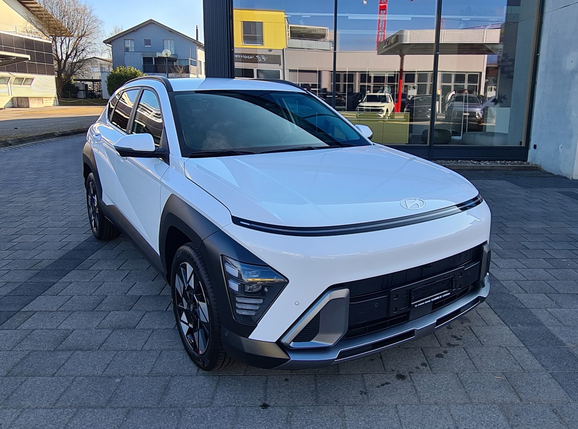 HYUNDAI Kona 1.6 GDi HEV Amplia DCT-showroom-element-1