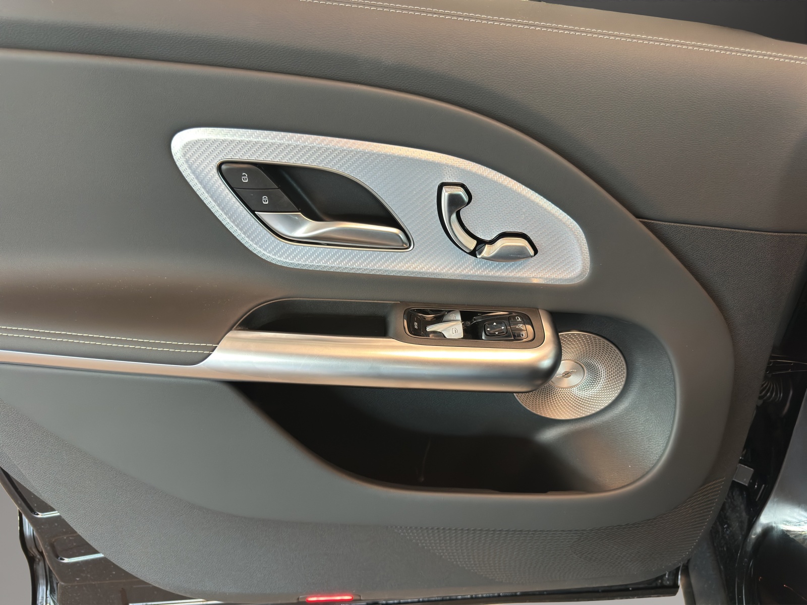 MERCEDES-BENZ GLB 220 4Matic 8G-Tronic-image-12