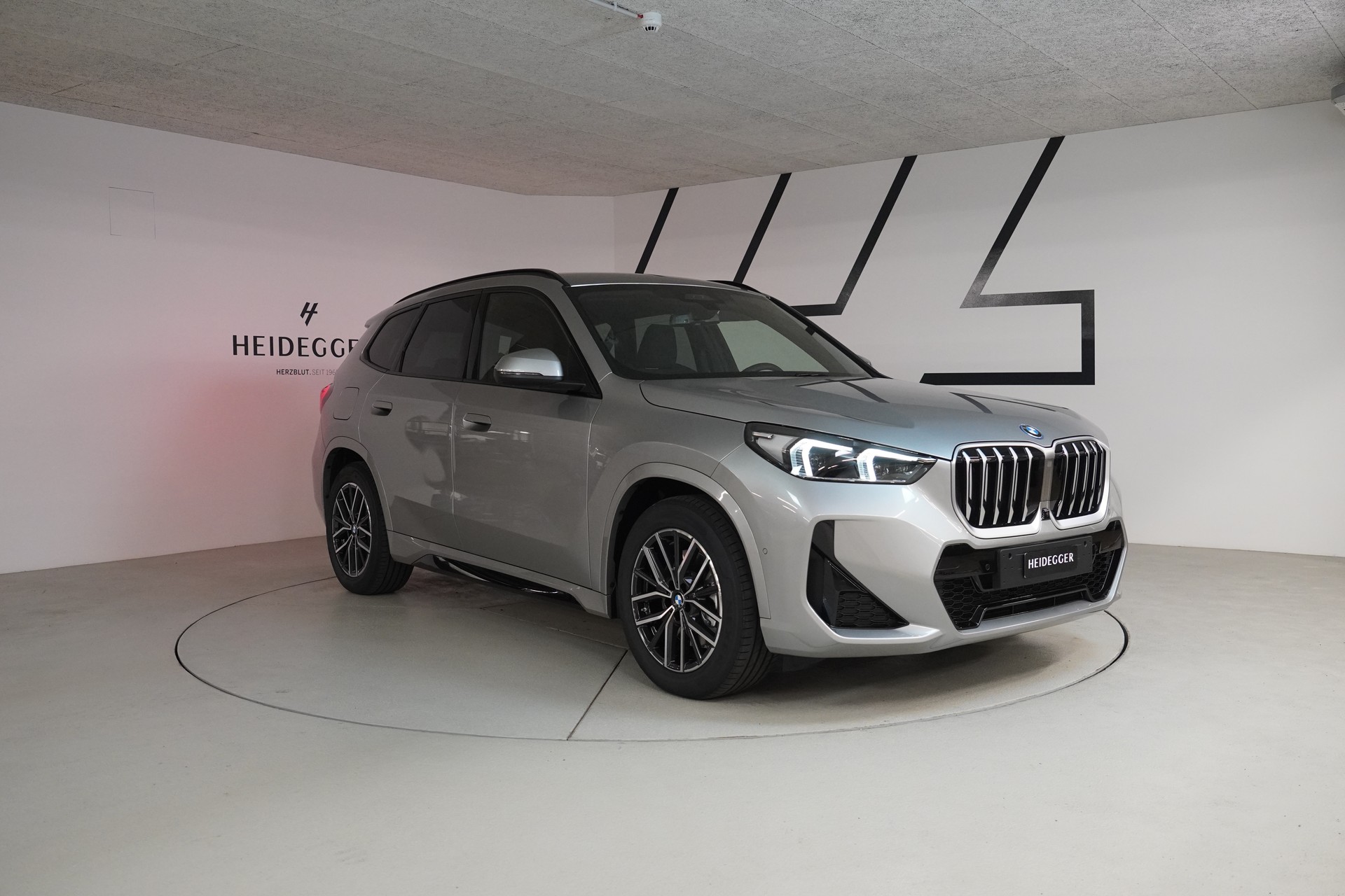 BMW X1 xDrive 30e M Sport-showroom-element-2