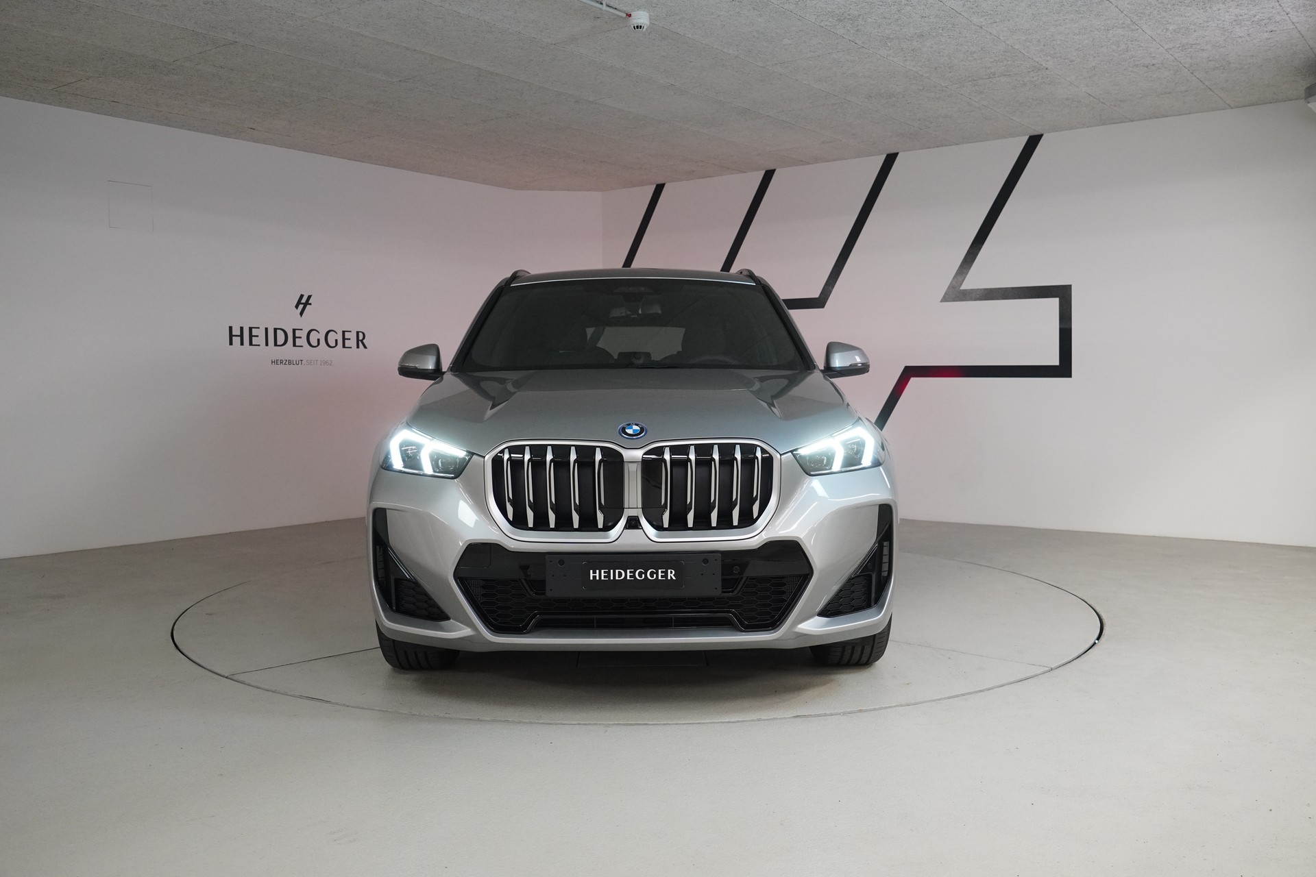 BMW X1 xDrive 30e M Sport-showroom-element-1