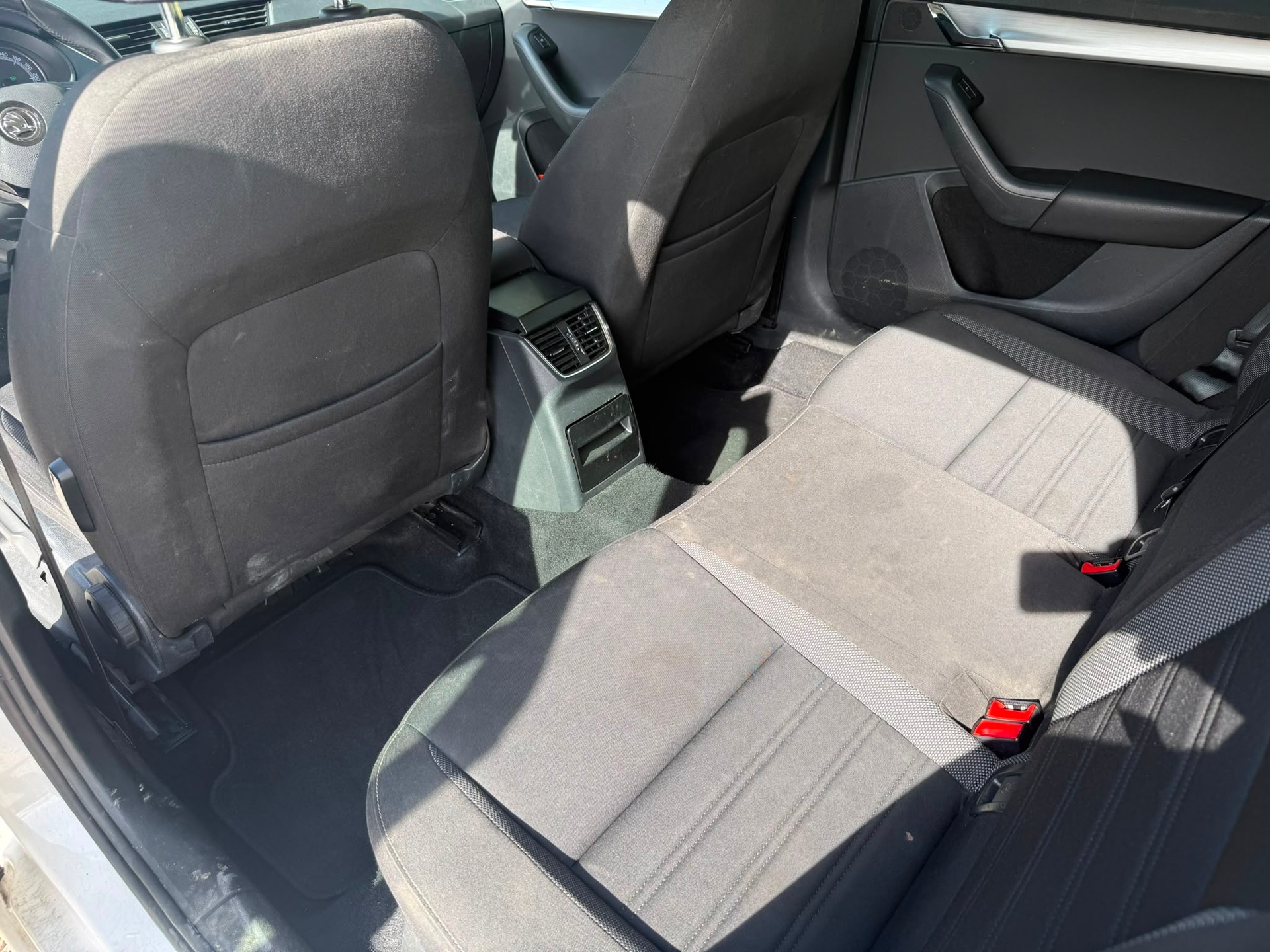 SKODA Octavia Combi 1.6 TDI Ambition DSG-image-10