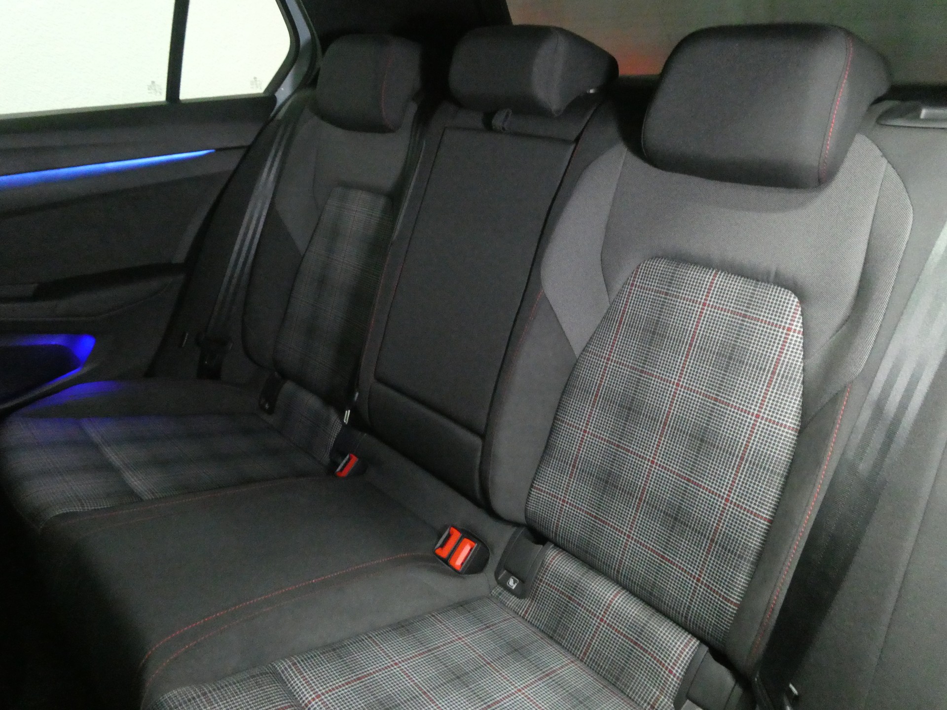 VW Golf 2.0 TSI GTI DSG - Panorama - IQ Light - Navi - Head-Up - 360° Kamera - 266 PS-image-11