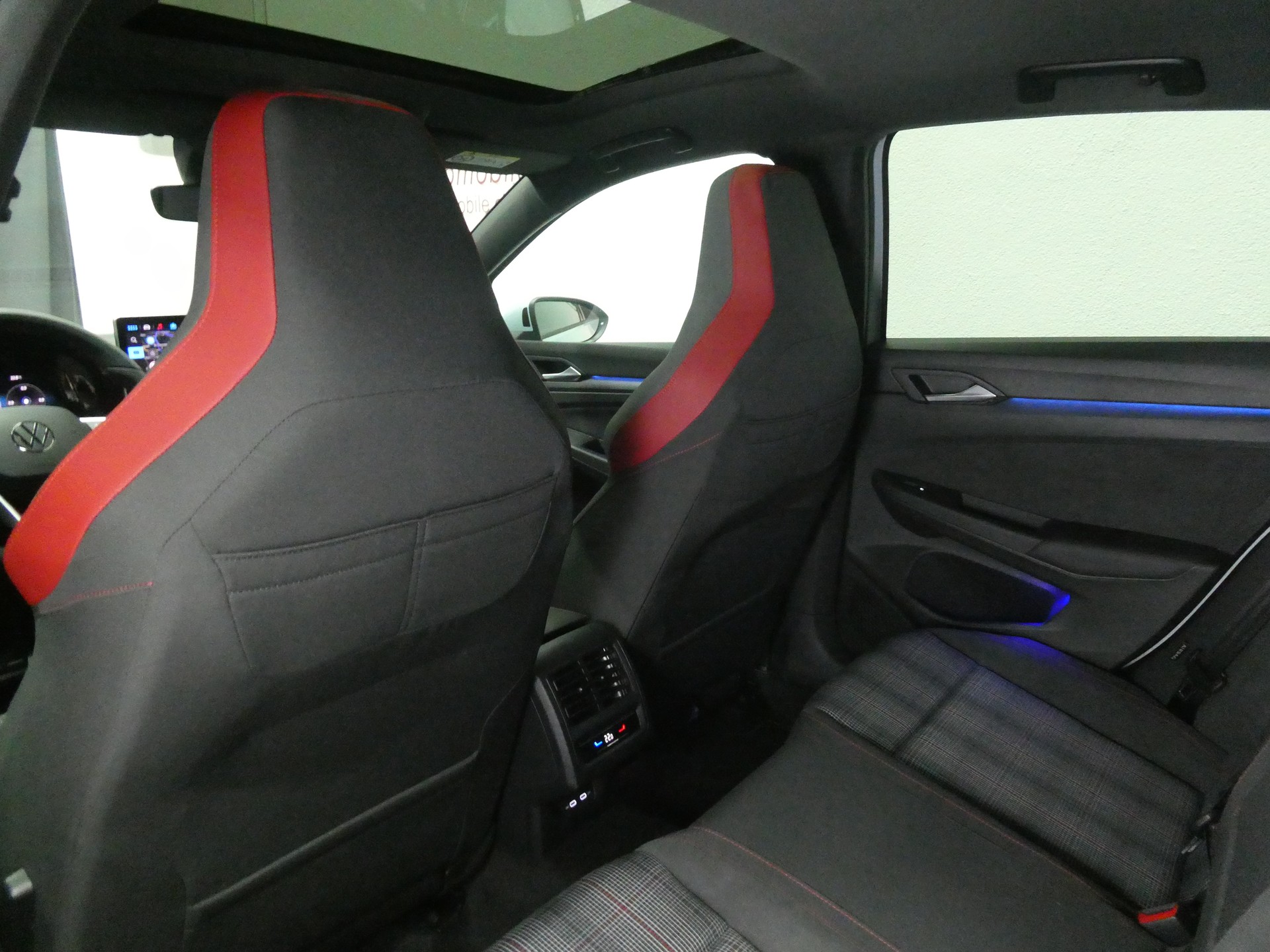VW Golf 2.0 TSI GTI DSG - Panorama - IQ Light - Navi - Head-Up - 360° Kamera - 266 PS-image-10
