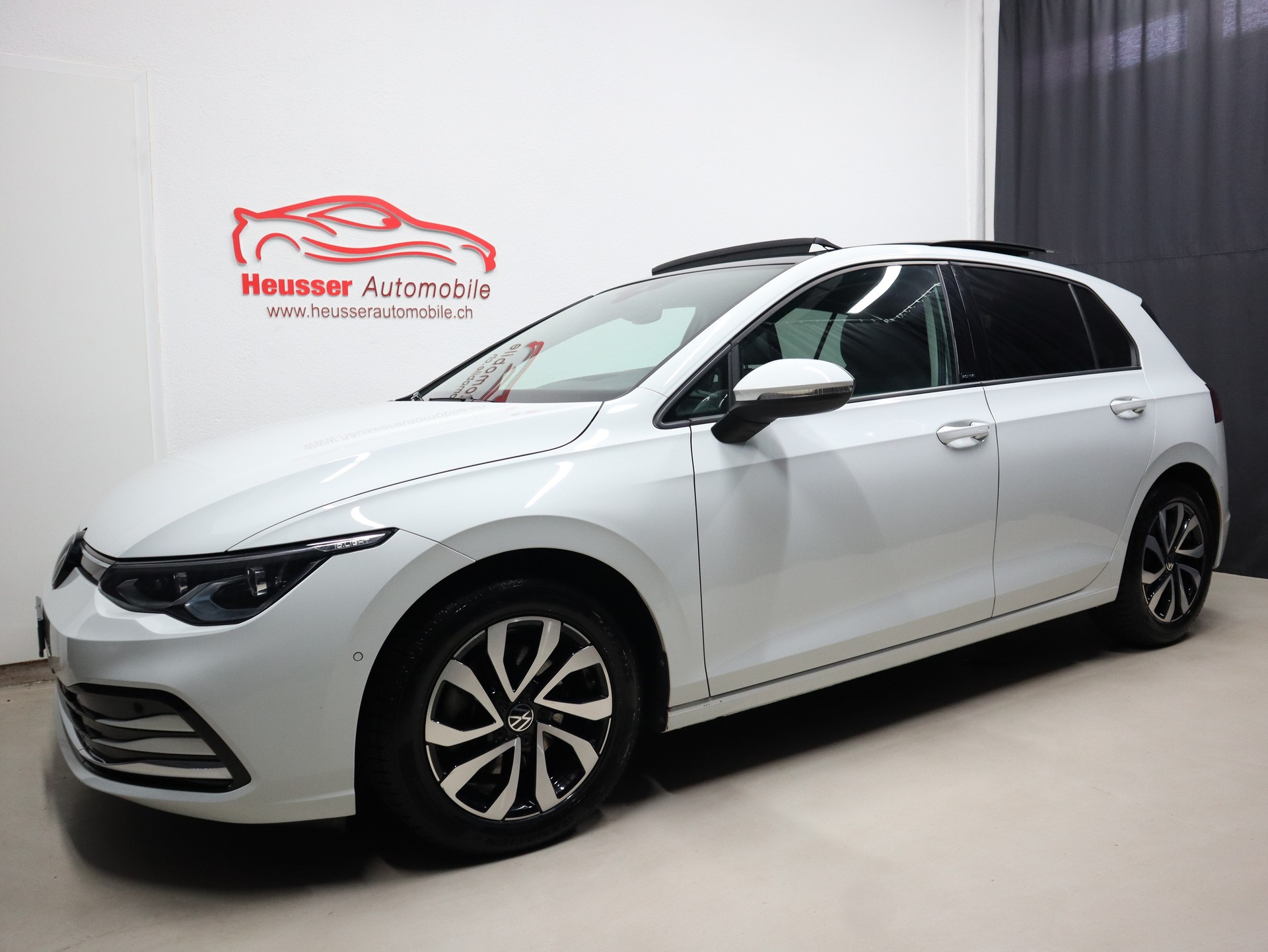 VW Golf 2.0 TDI Life DSG - Panorama - IQ Light - Navi - Head-Up - AHK - Kamera - 150 PS-showroom-element-1