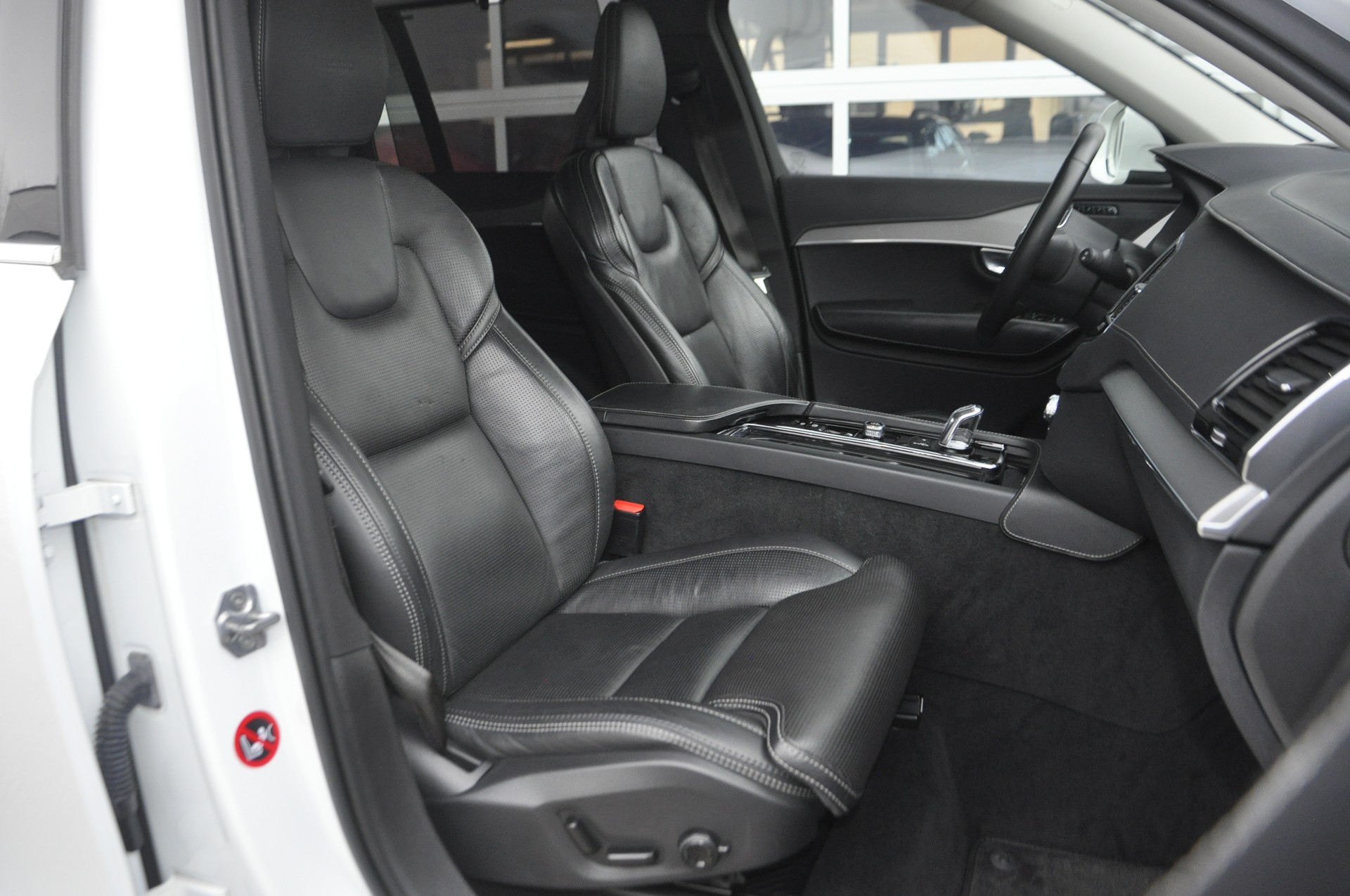 VOLVO XC90 T8 AWD Inscription Geartronic 7 Plätze I Anhängerkupplung-image-6