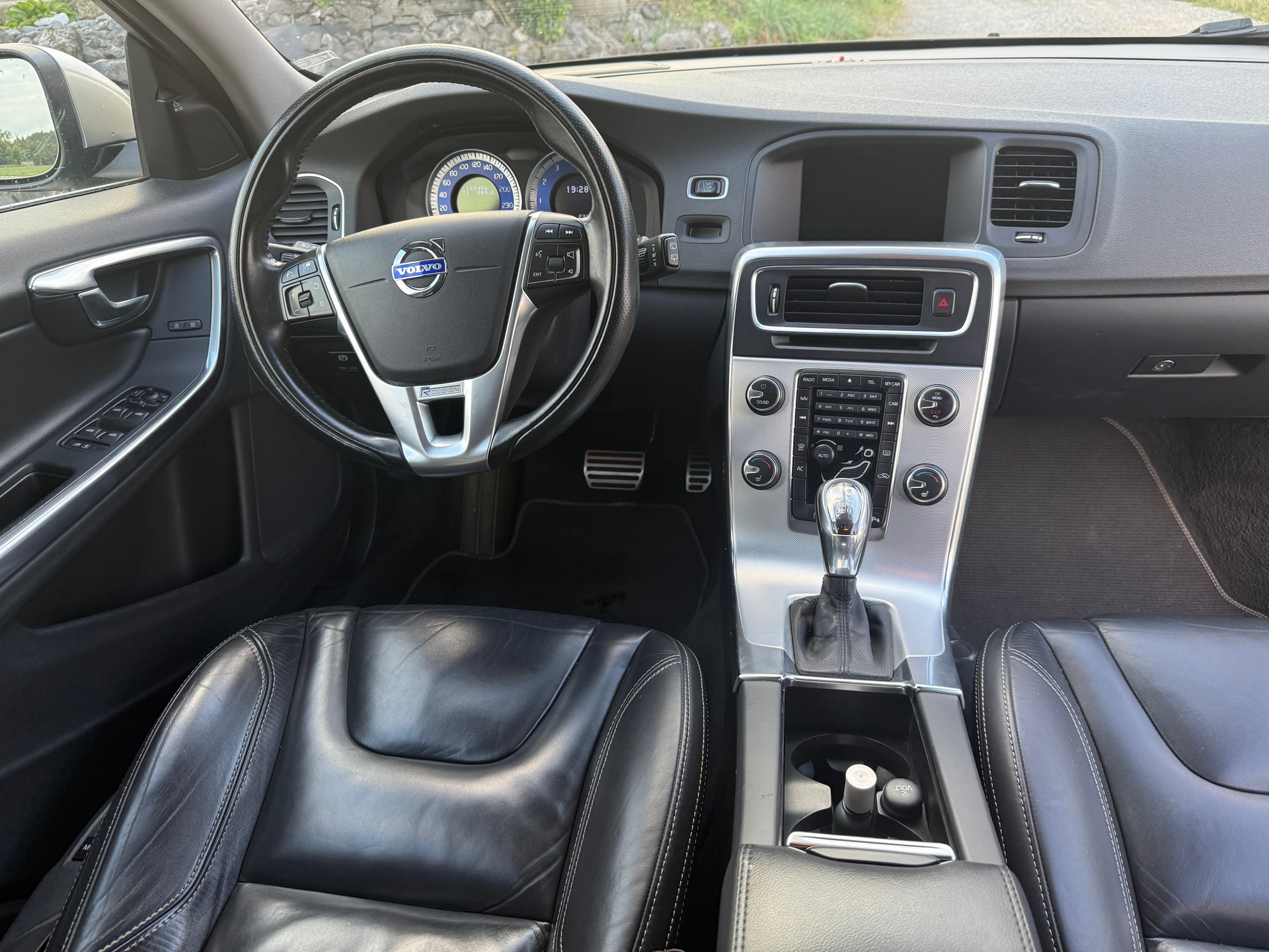 VOLVO V60 T6 AWD R-Design Geartronic-image-14