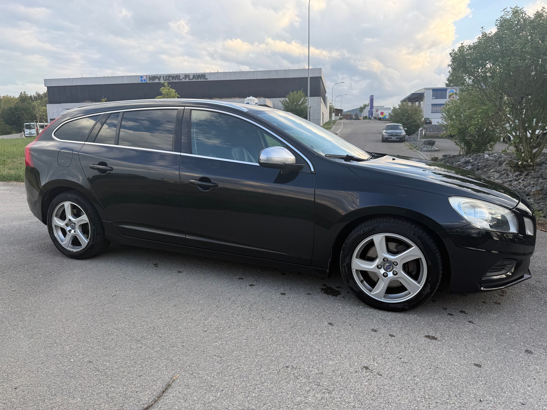 VOLVO V60 T6 AWD R-Design Geartronic-image-4