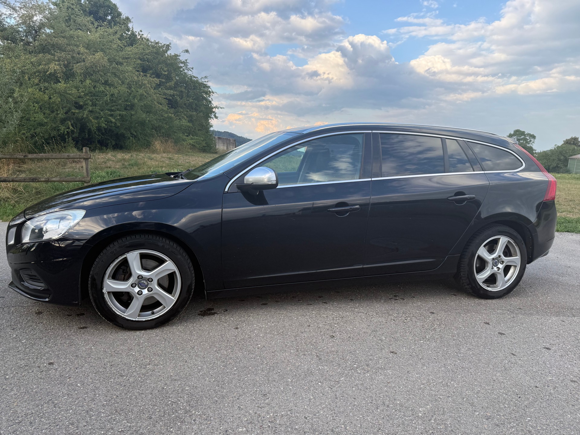 VOLVO V60 T6 AWD R-Design Geartronic-showroom-element-3