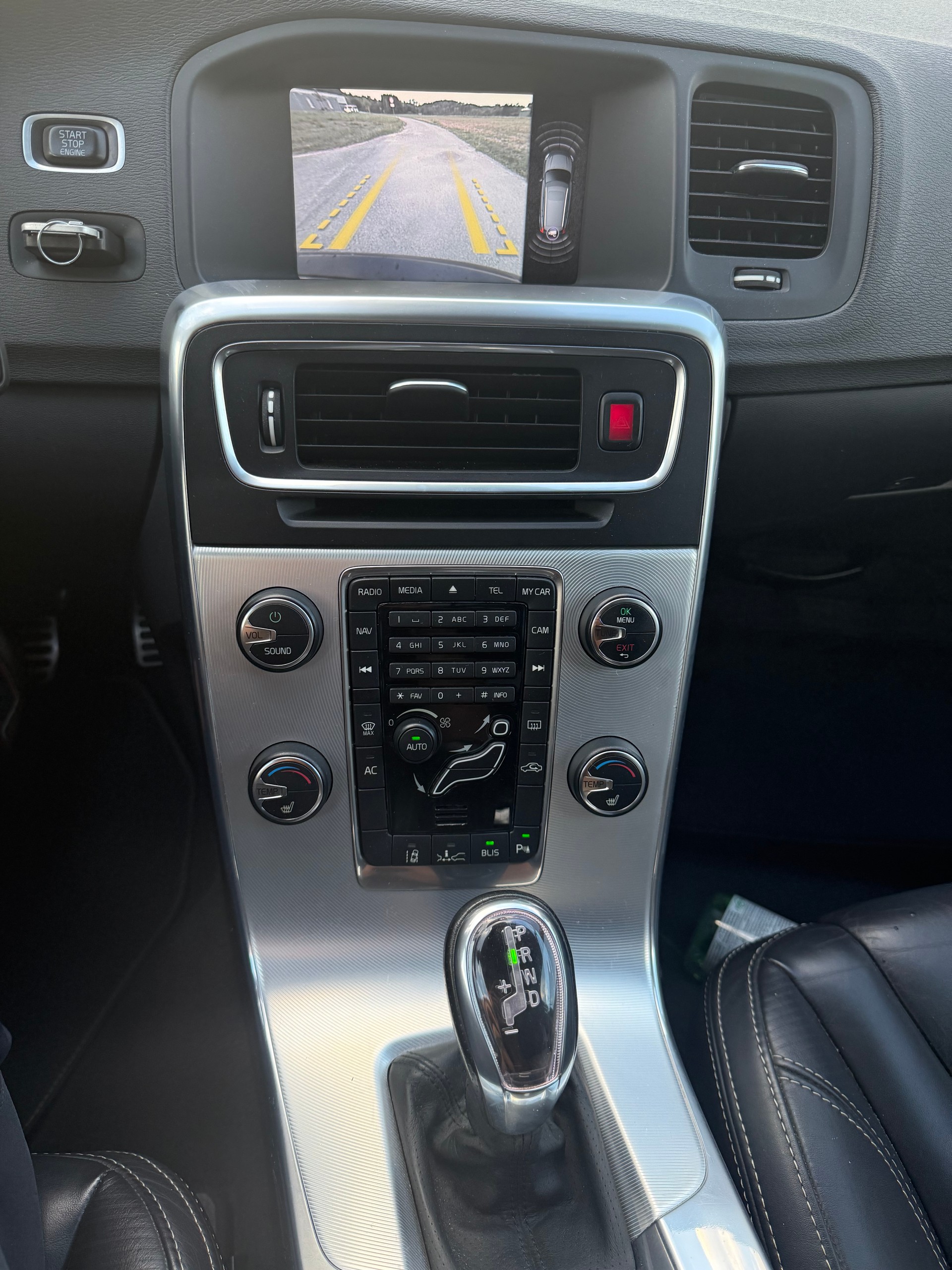 VOLVO V60 T6 AWD R-Design Geartronic-image-18