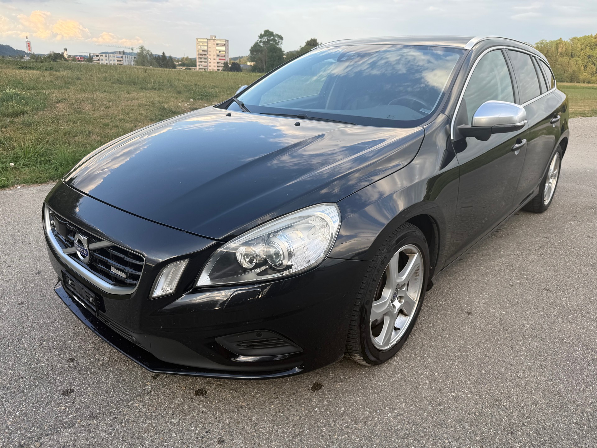 VOLVO V60 T6 AWD R-Design Geartronic-showroom-element-2