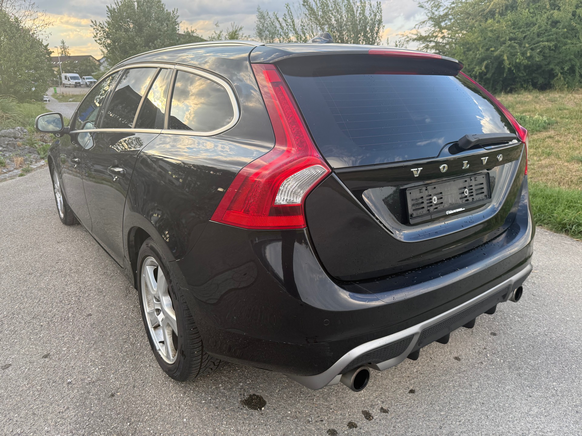 VOLVO V60 T6 AWD R-Design Geartronic-image-23