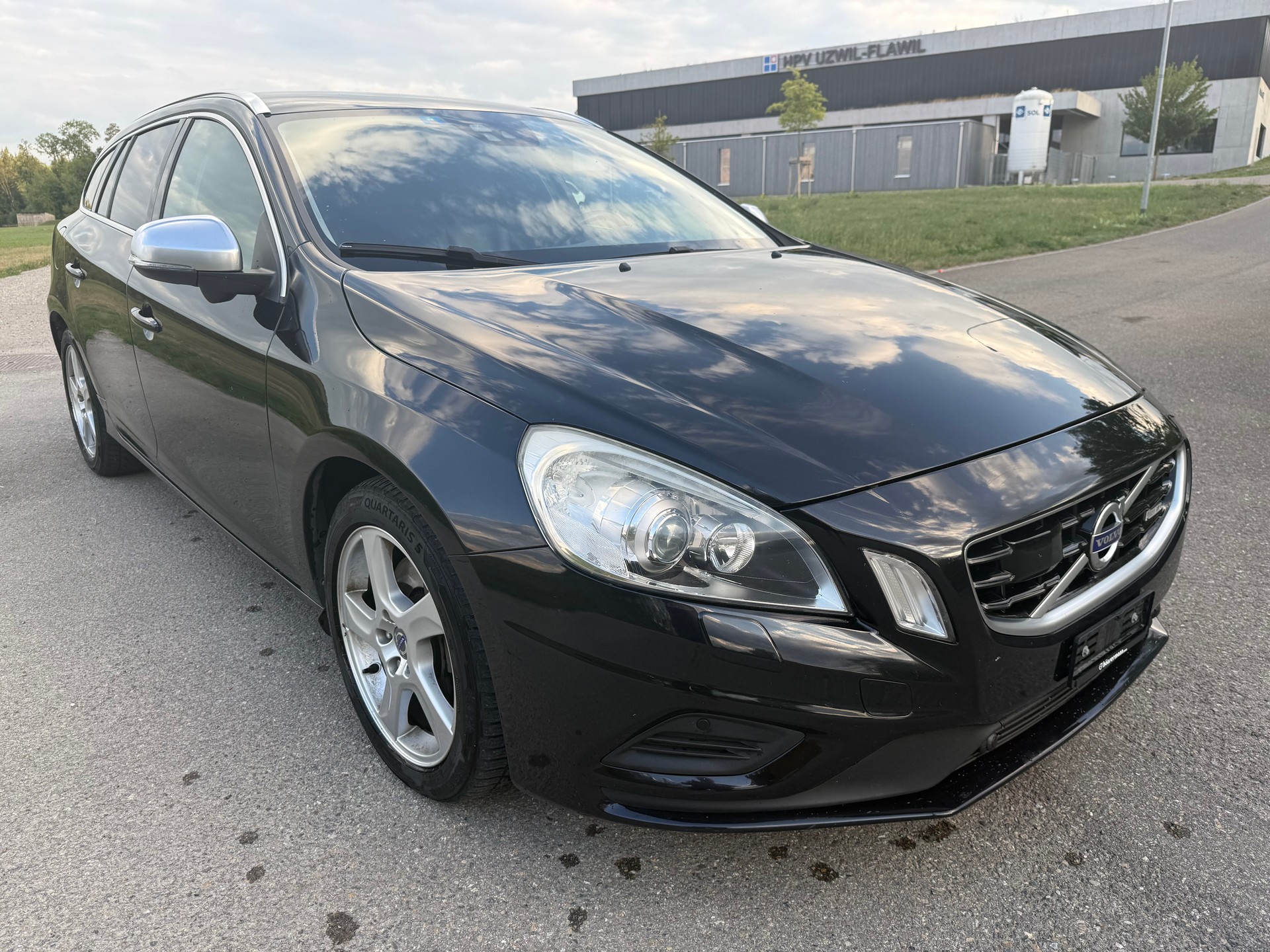 VOLVO V60 T6 AWD R-Design Geartronic-showroom-element-1