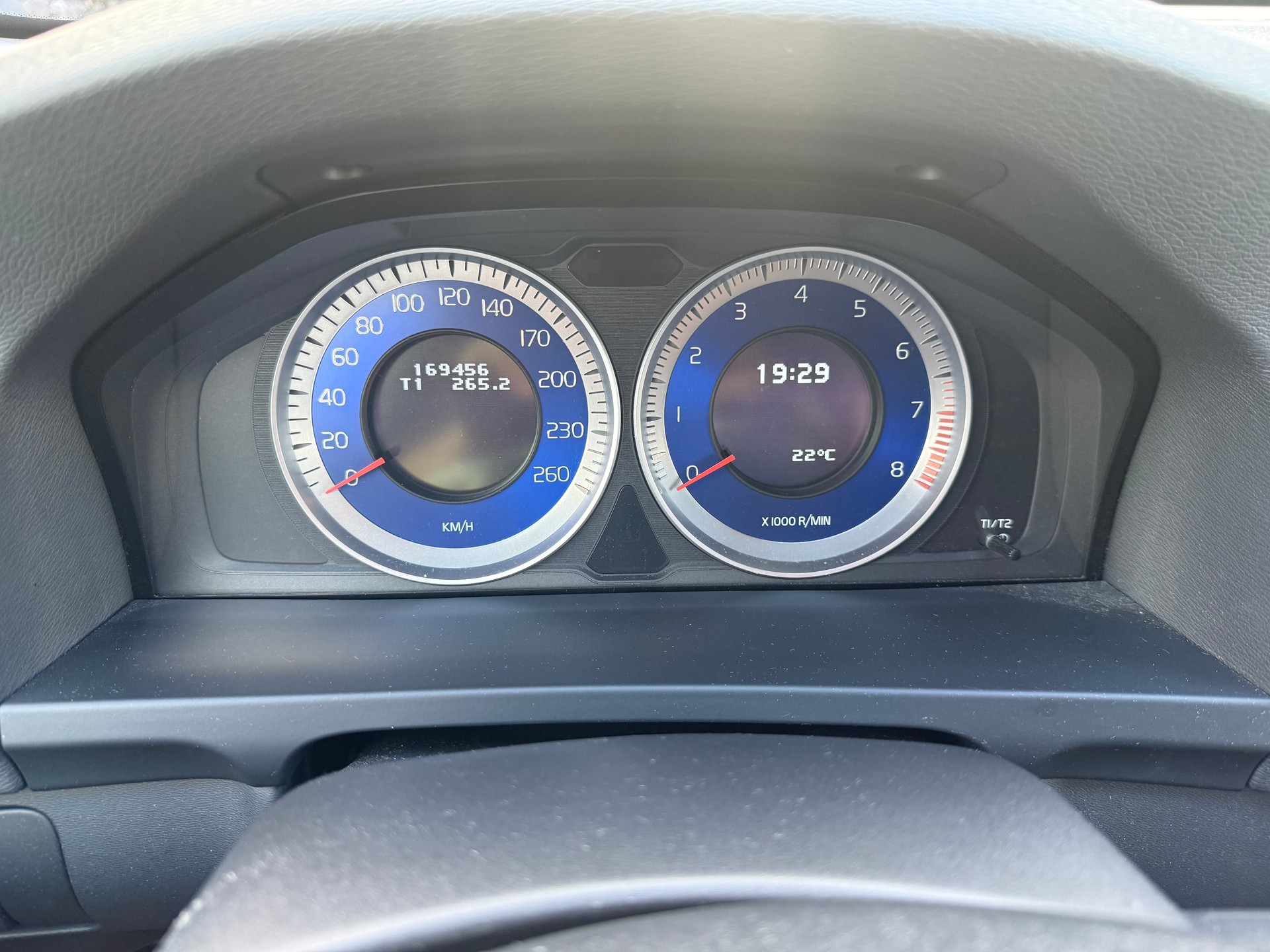 VOLVO V60 T6 AWD R-Design Geartronic-image-16