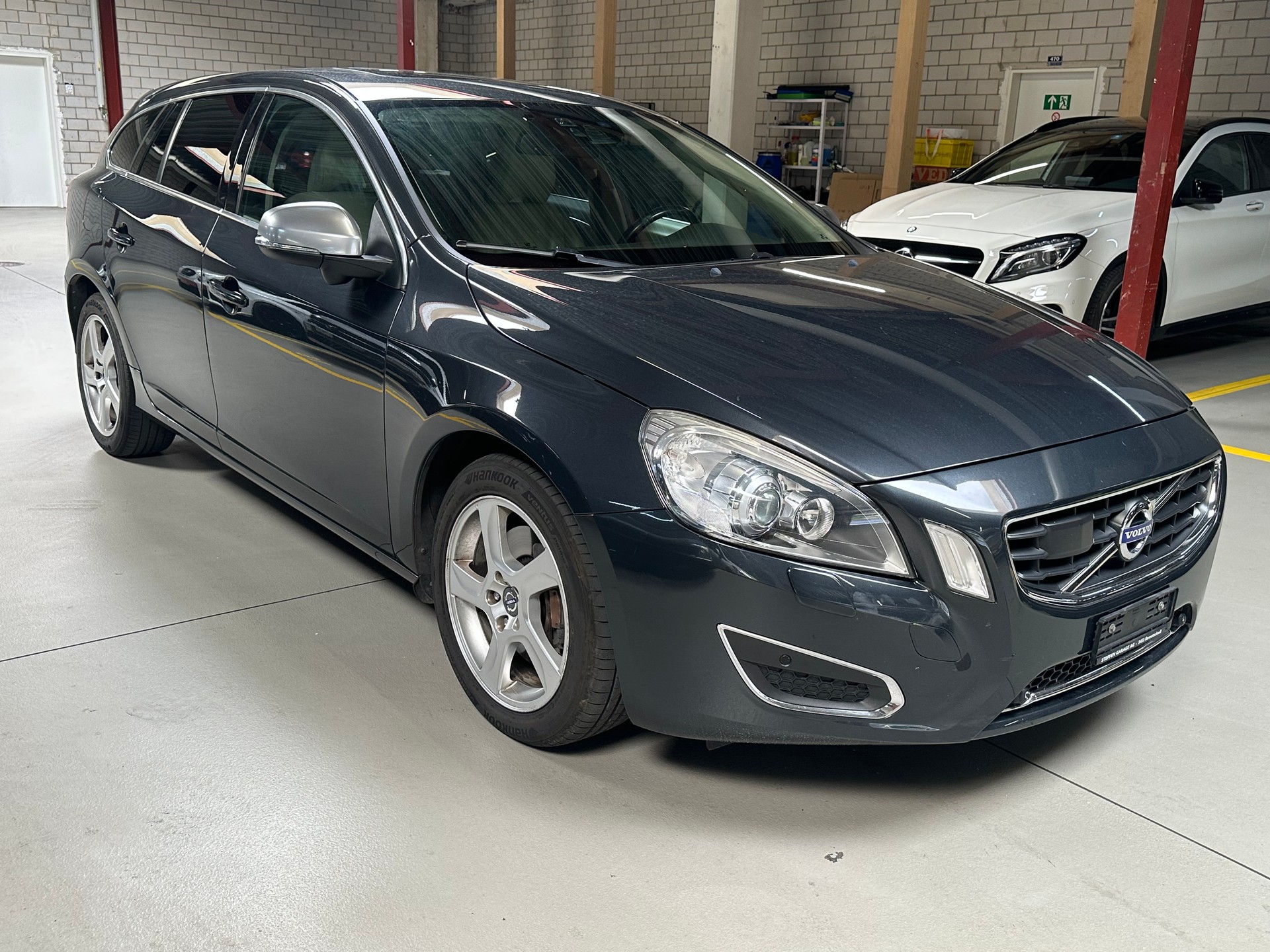 VOLVO V60 2.0T-image-5