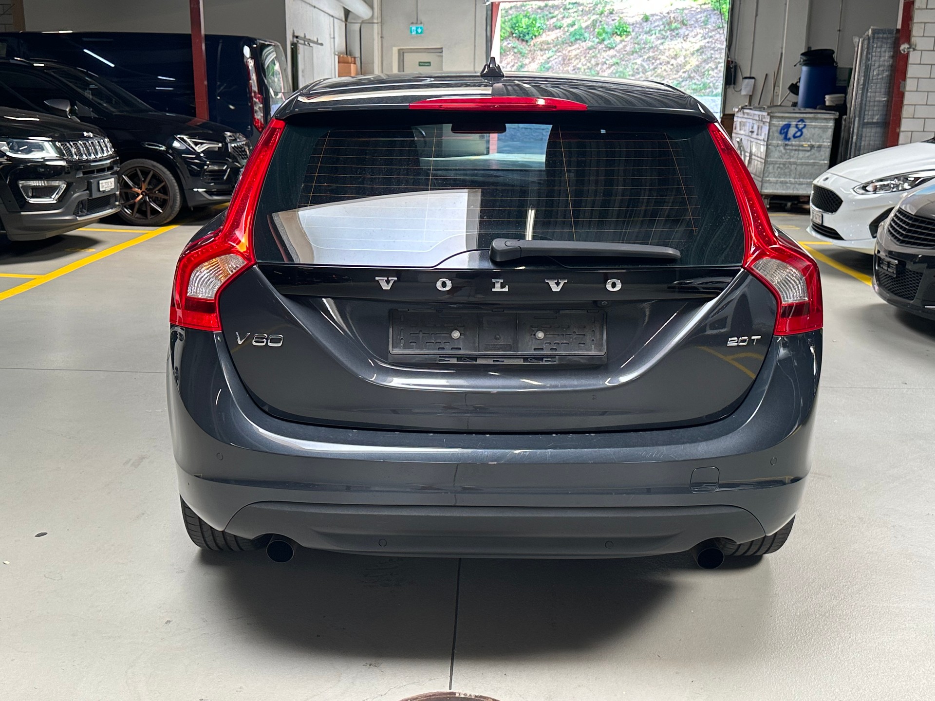 VOLVO V60 2.0T-image-6