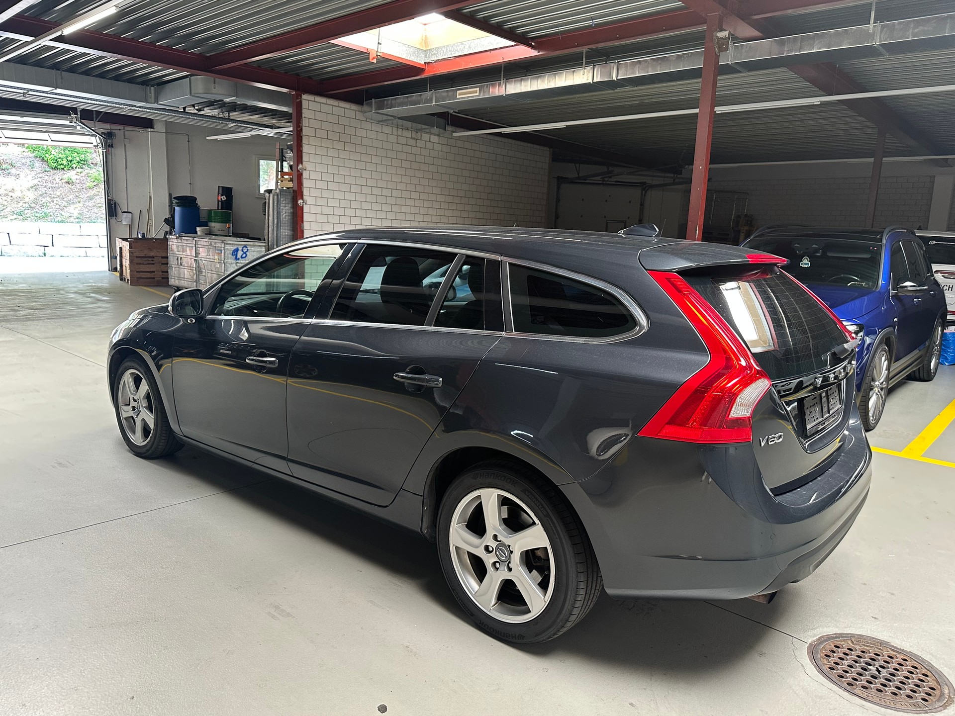 VOLVO V60 2.0T-showroom-element-2