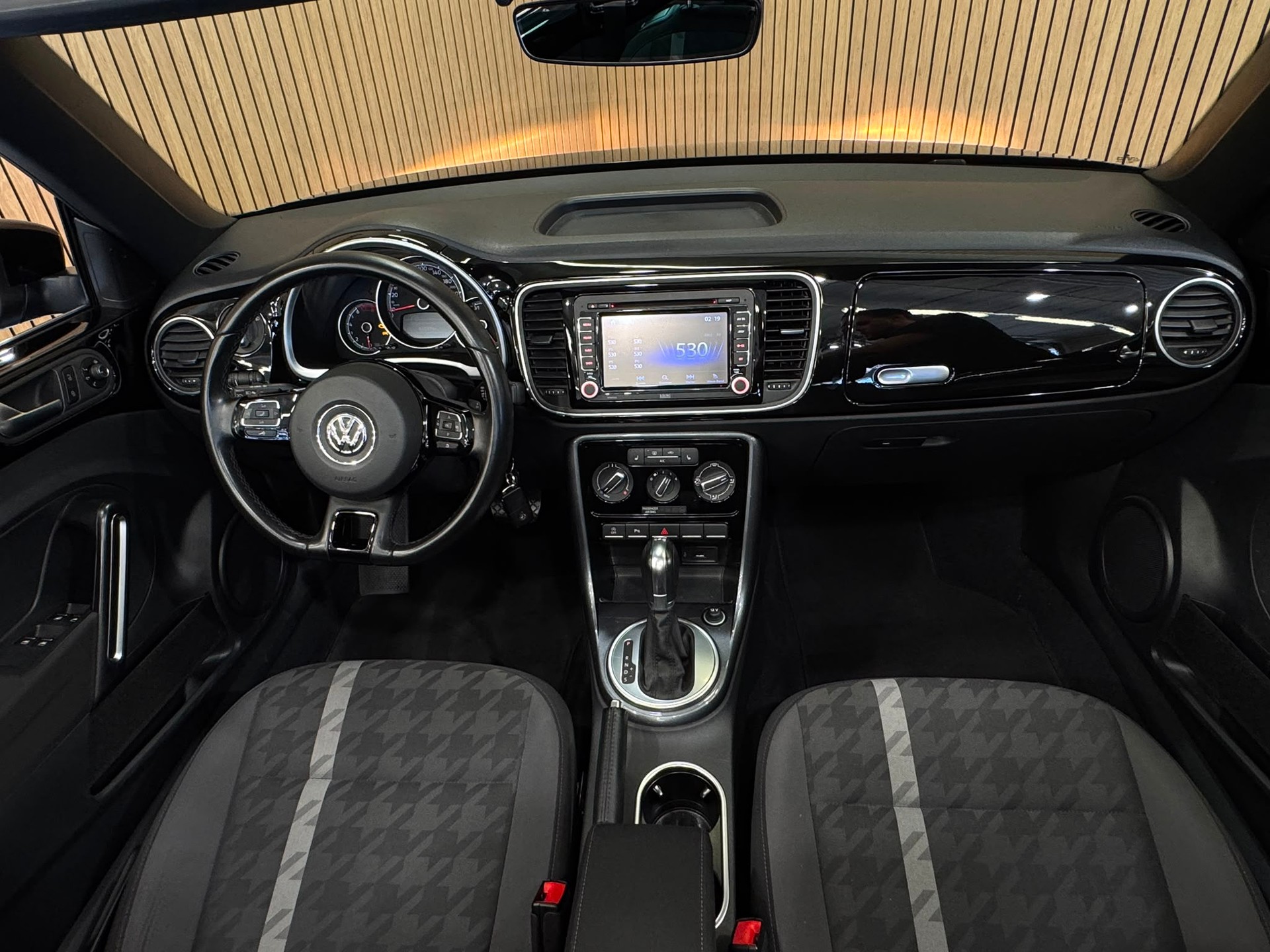 VW Beetle Cabriolet 1.2 TSI BMT Design DSG *CH*-image-9