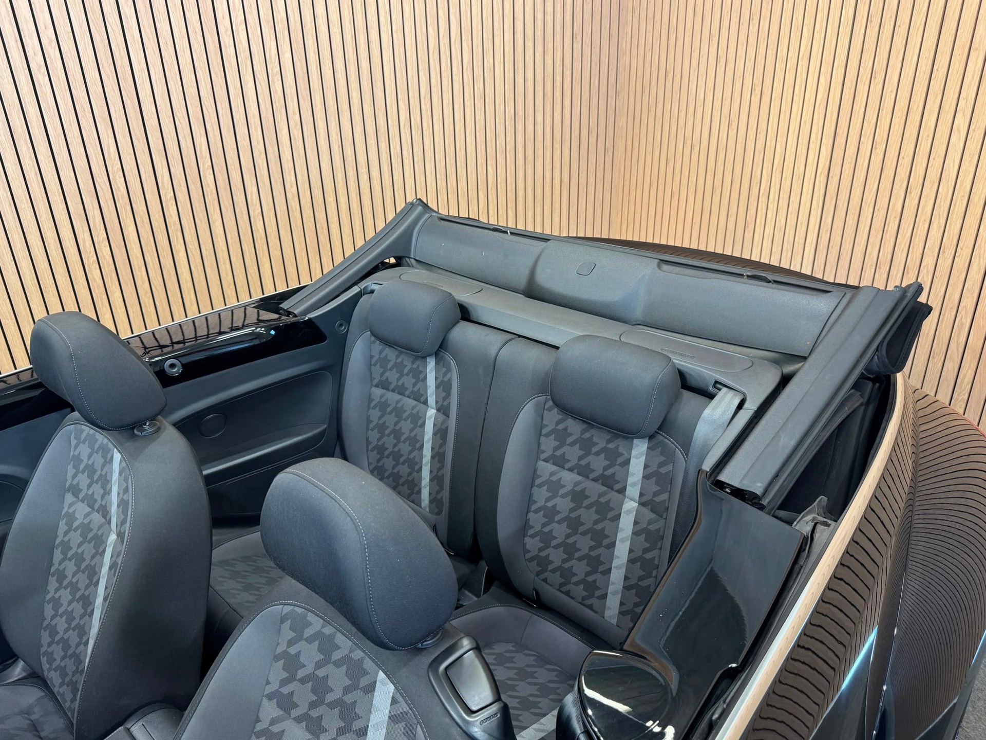 VW Beetle Cabriolet 1.2 TSI BMT Design DSG *CH*-image-12