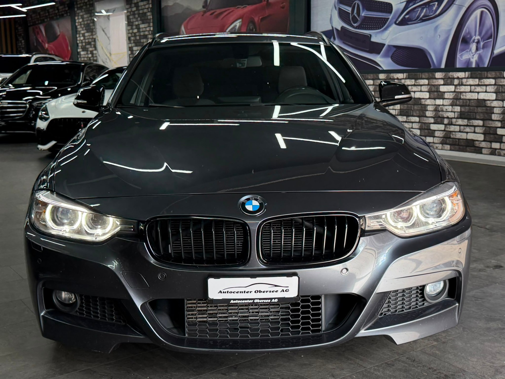 BMW 320d xDrive Touring Steptronic-showroom-element-1