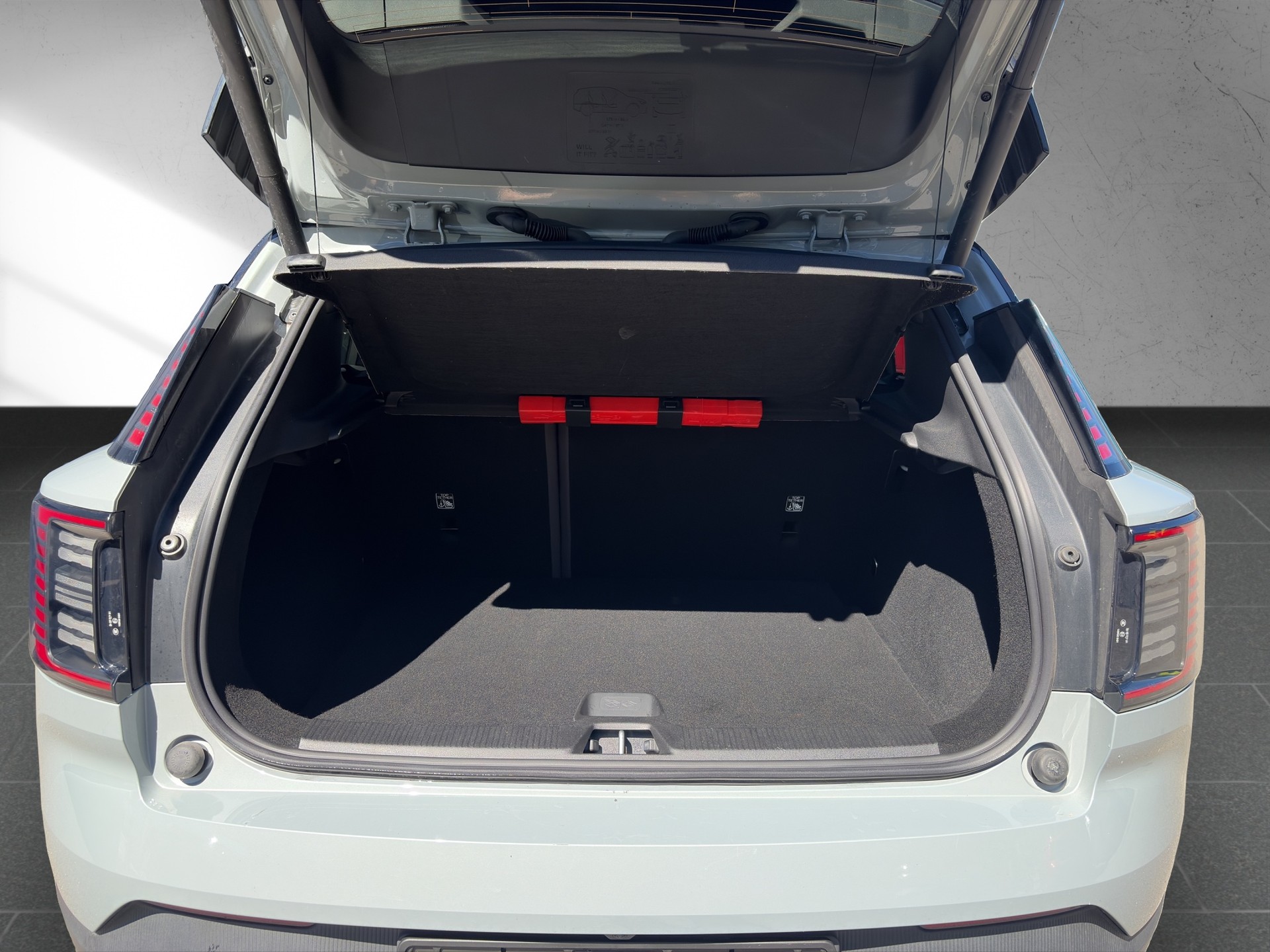 VOLVO EX30 E60 69kWh Twin Ultra-image-8