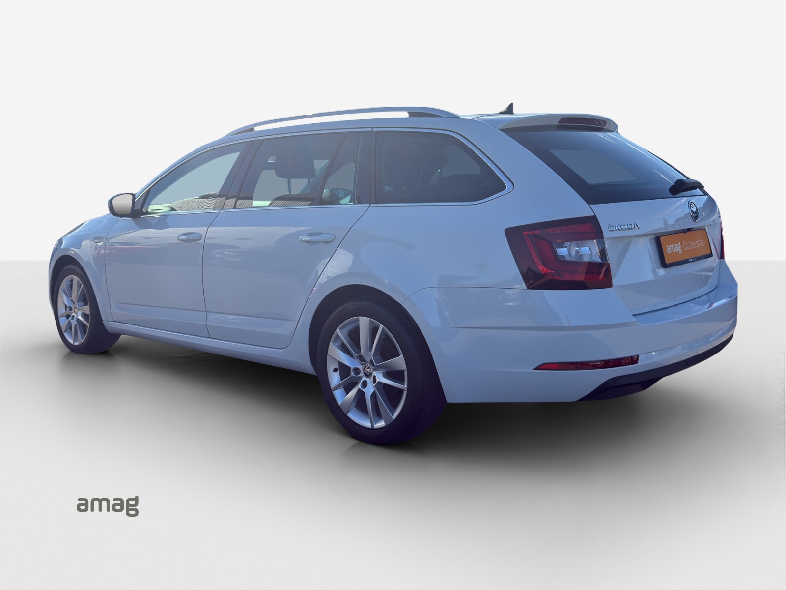 SKODA Octavia Combi 2.0 TSI Clever DSG-showroom-element-2