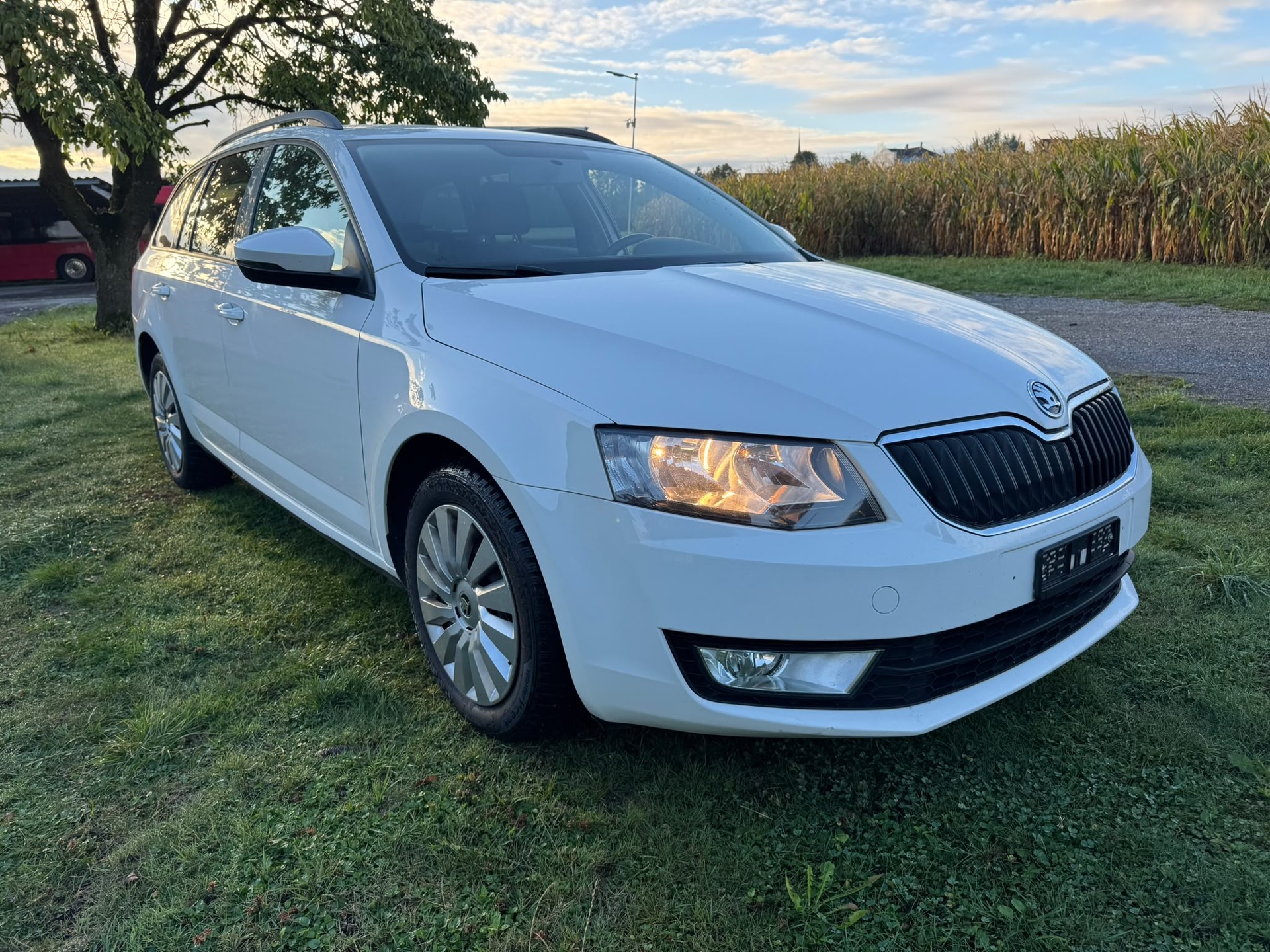 SKODA Octavia Combi 1.4 TSI Ambition DSG-image-2