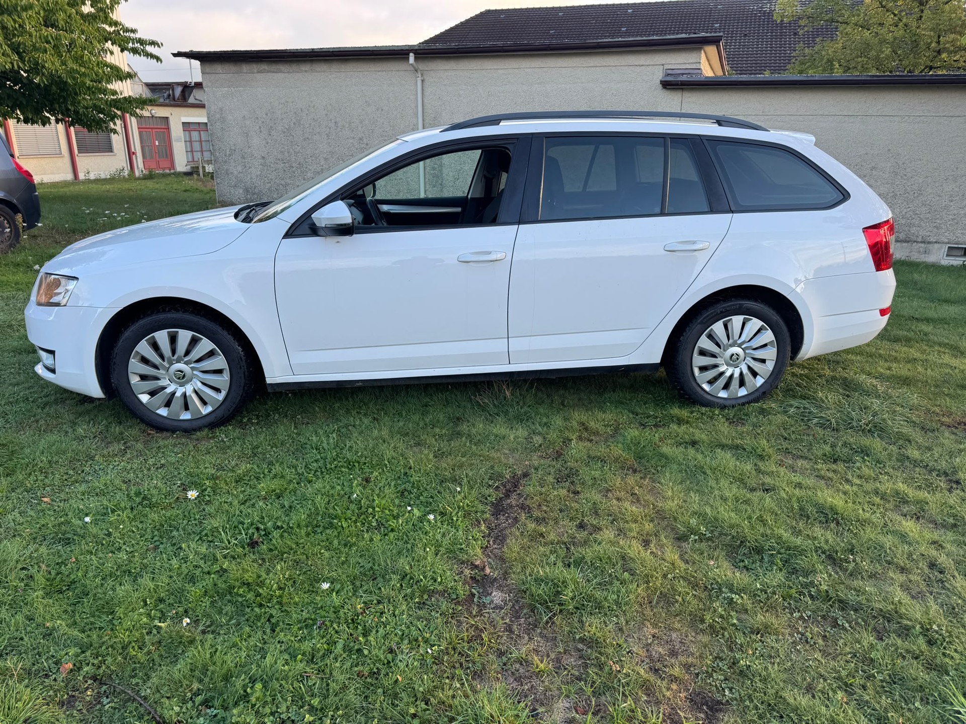 SKODA Octavia Combi 1.4 TSI Ambition DSG-image-3