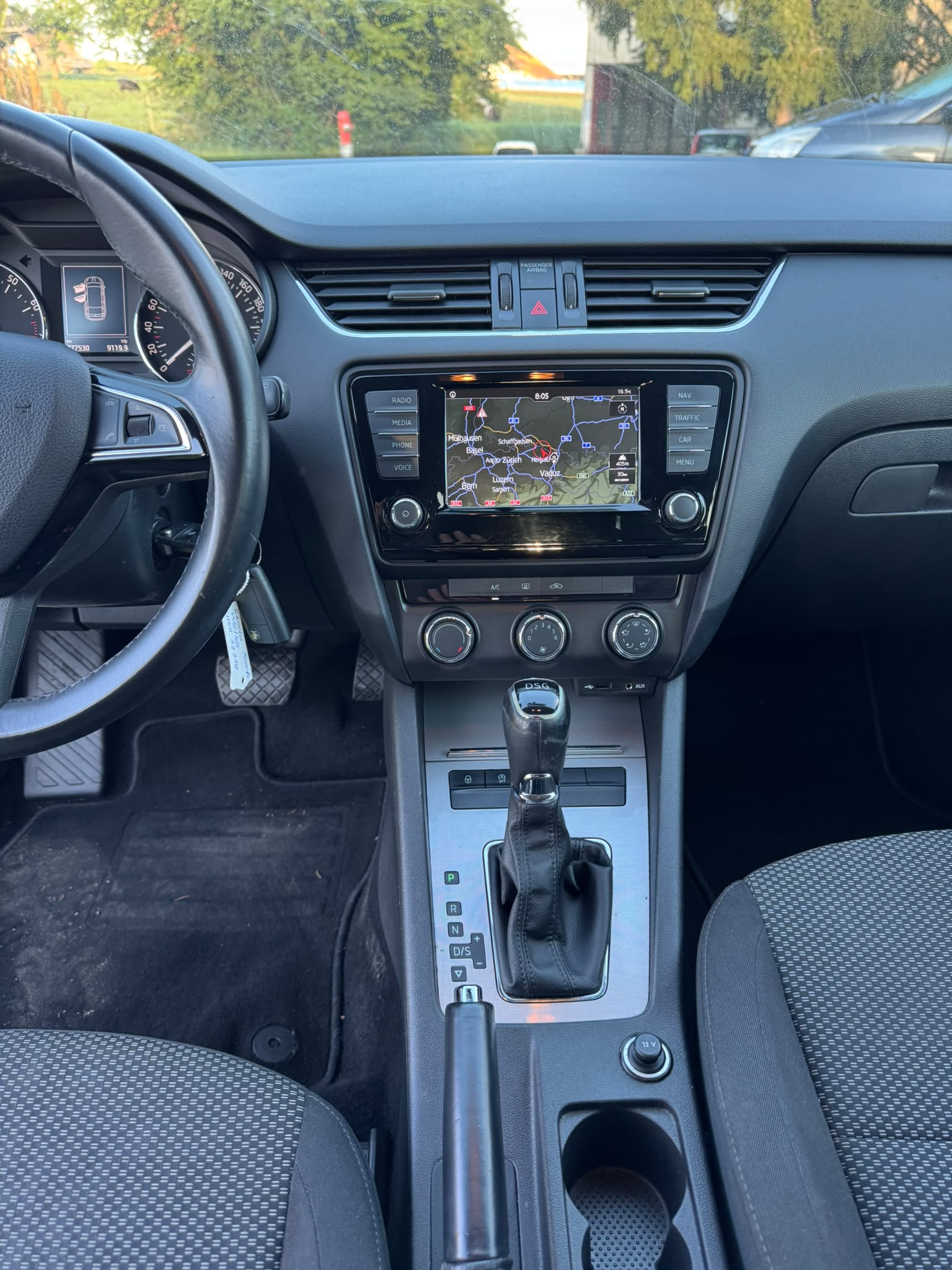 SKODA Octavia Combi 1.4 TSI Ambition DSG-image-11