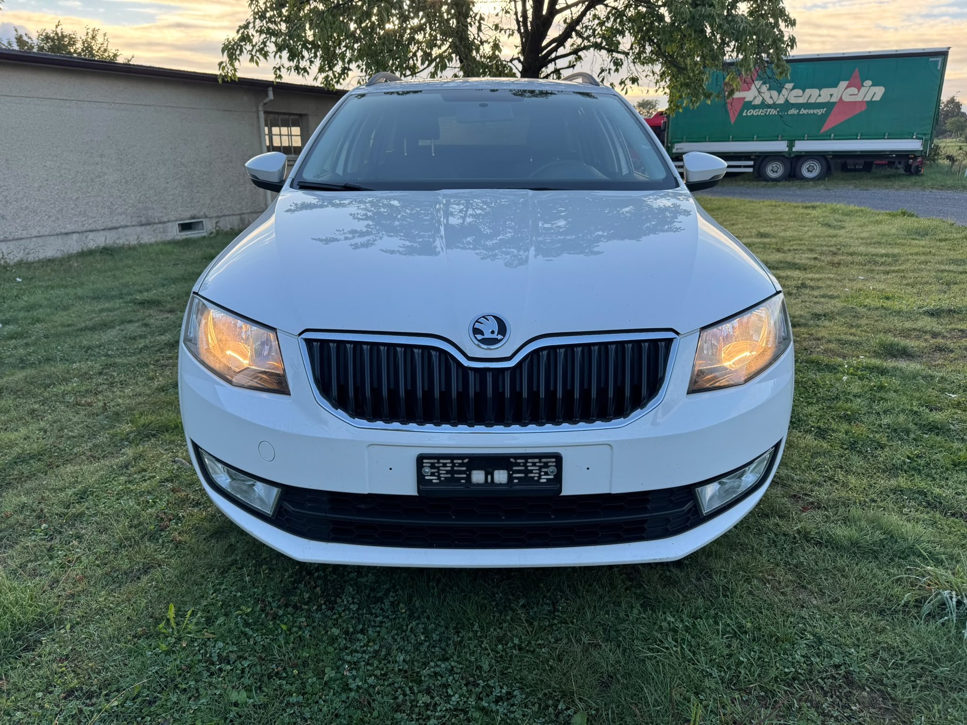 SKODA Octavia Combi 1.4 TSI Ambition DSG-image-1