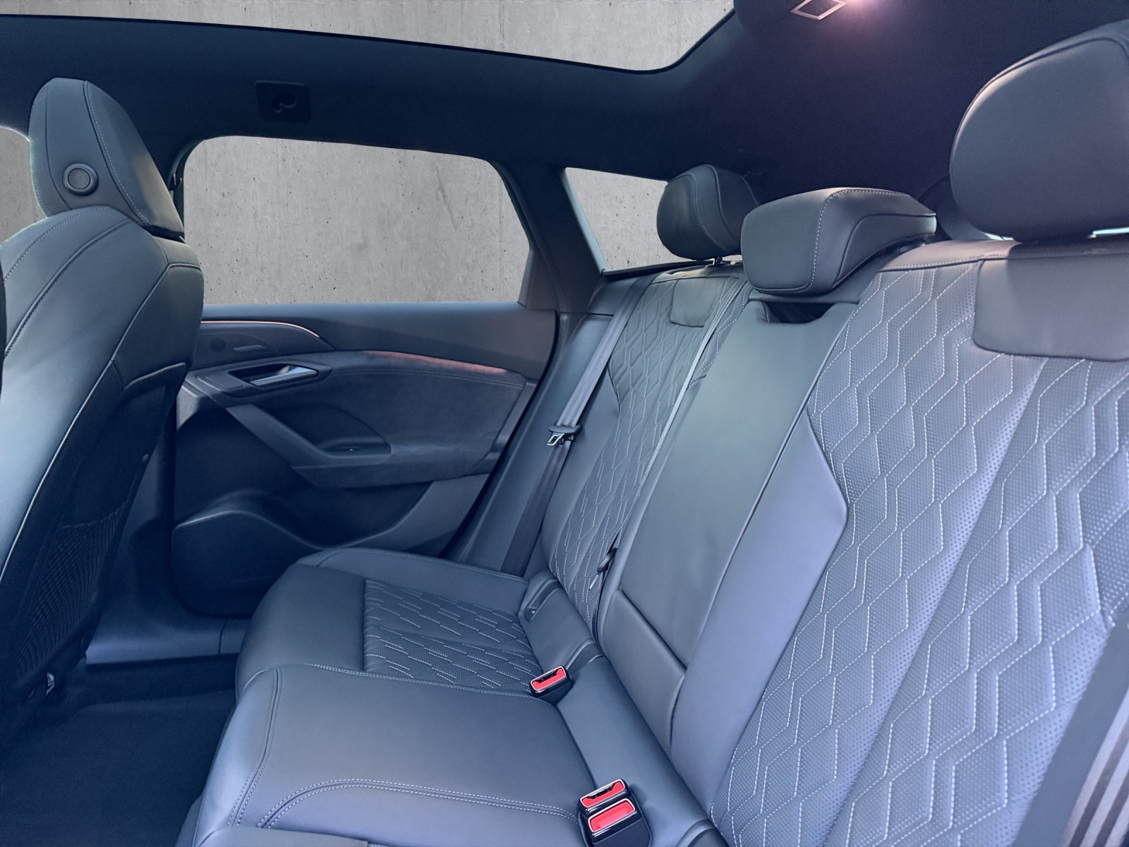 AUDI A6 Avant e-tron quattro-image-13