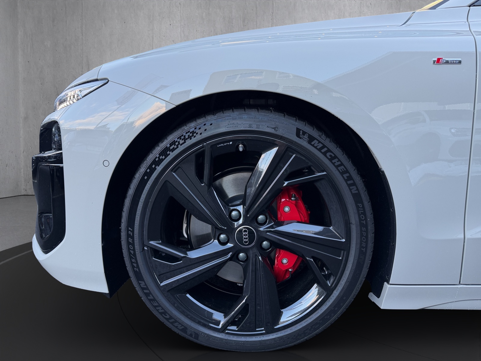 AUDI A6 Avant e-tron quattro-image-15
