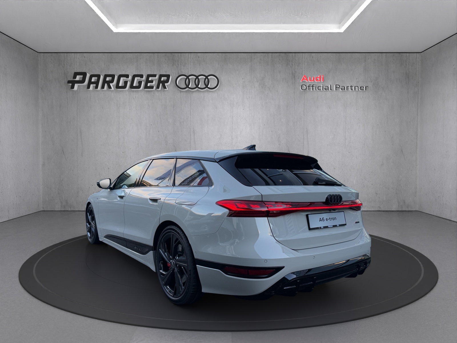 AUDI A6 Avant e-tron quattro-image-4