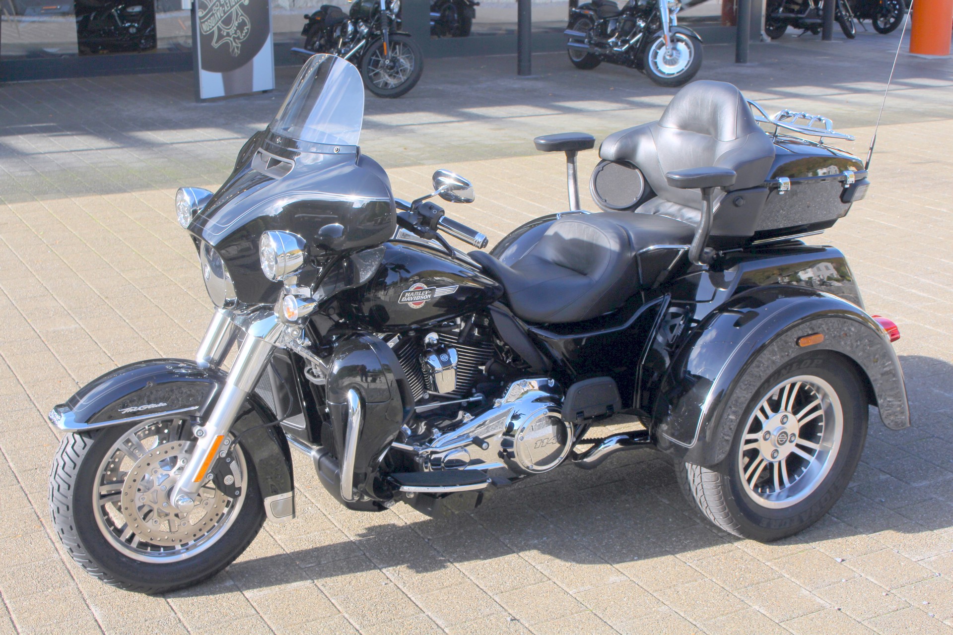 HARLEY-DAVIDSON FLHTCUTG Tri Glide Ultra 114-image-2