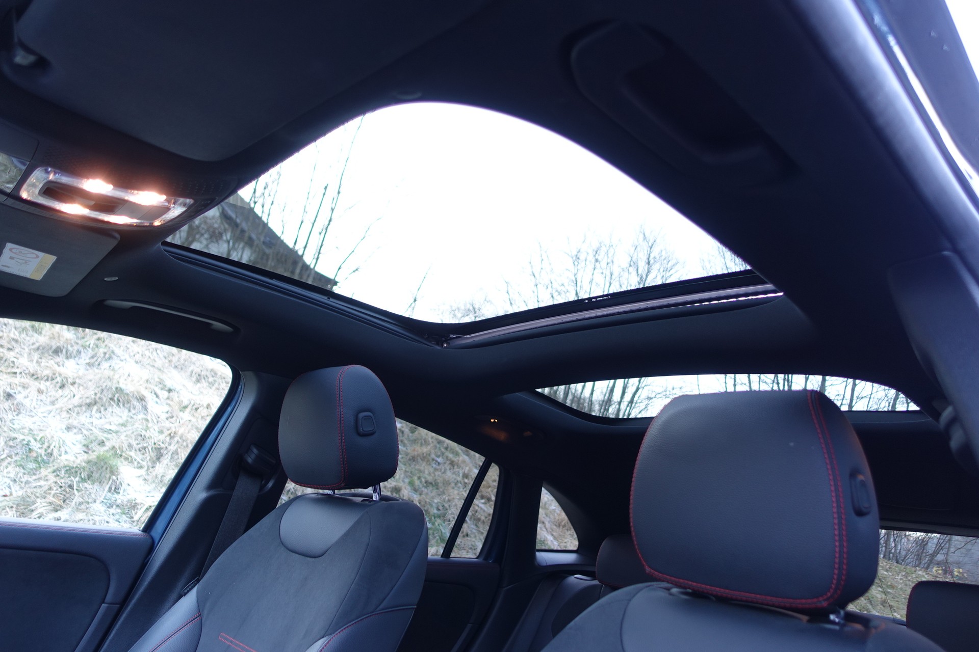 MERCEDES-BENZ EQA 250 AMG Line-image-4