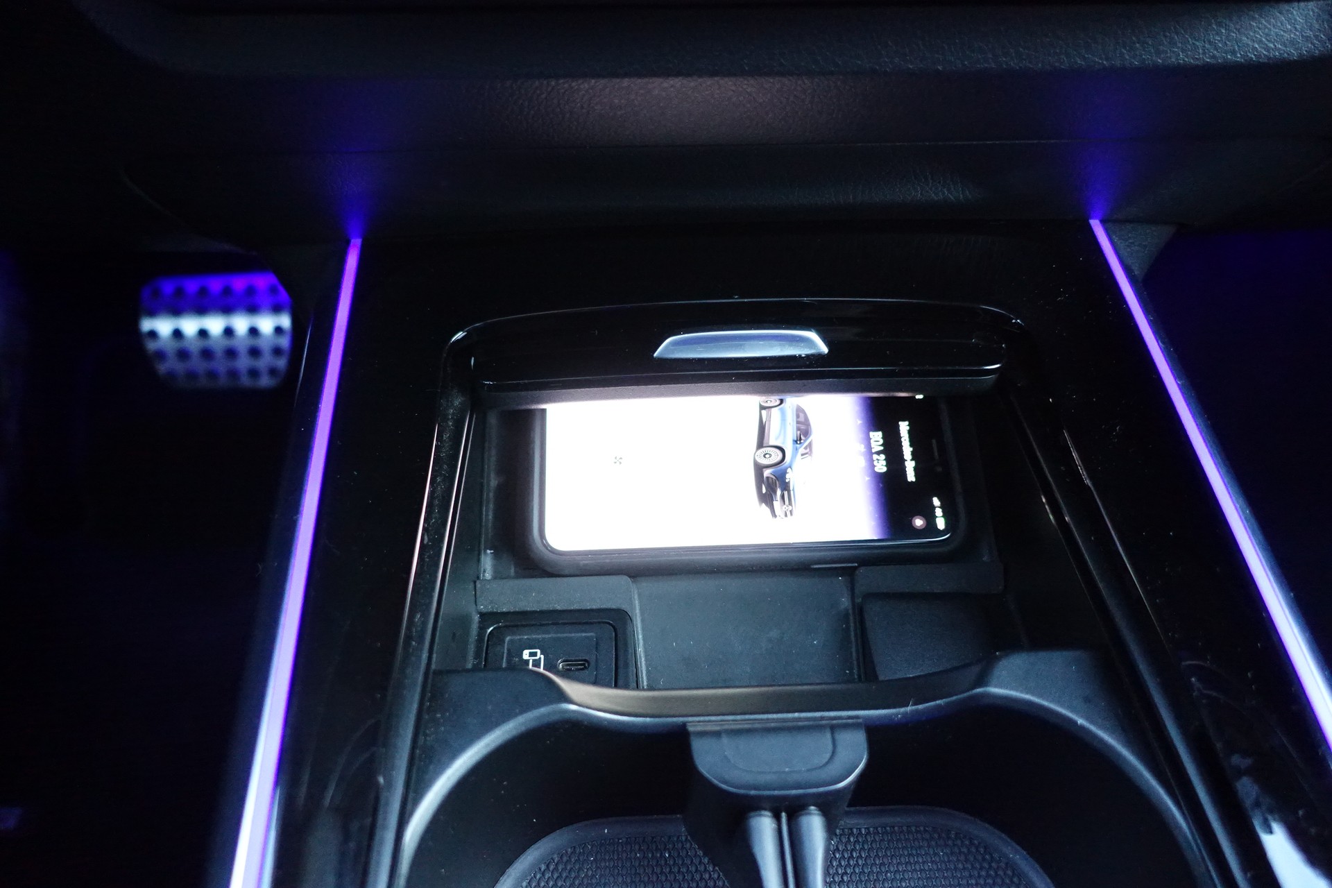 MERCEDES-BENZ EQA 250 AMG Line-image-12