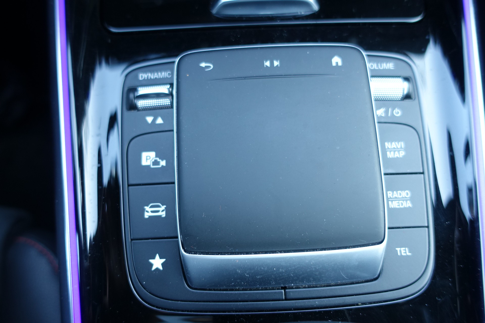 MERCEDES-BENZ EQA 250 AMG Line-image-11